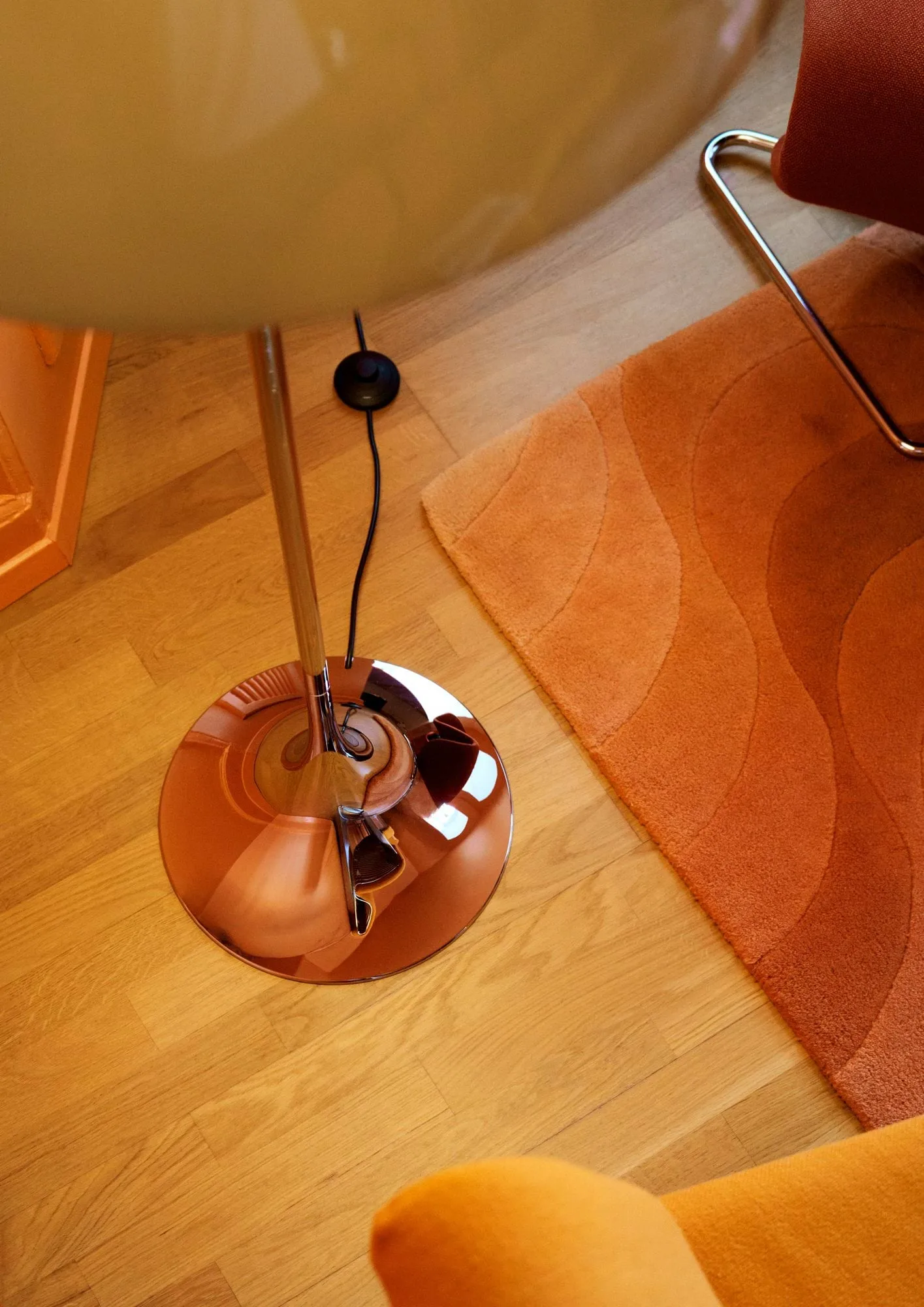 Lampa podłogowa Panthella 500, Original opal brown Louis Poulsen