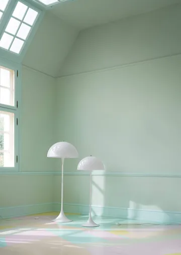 Lampa podłogowa Panthella 500 - V3, Opal white - Louis Poulsen