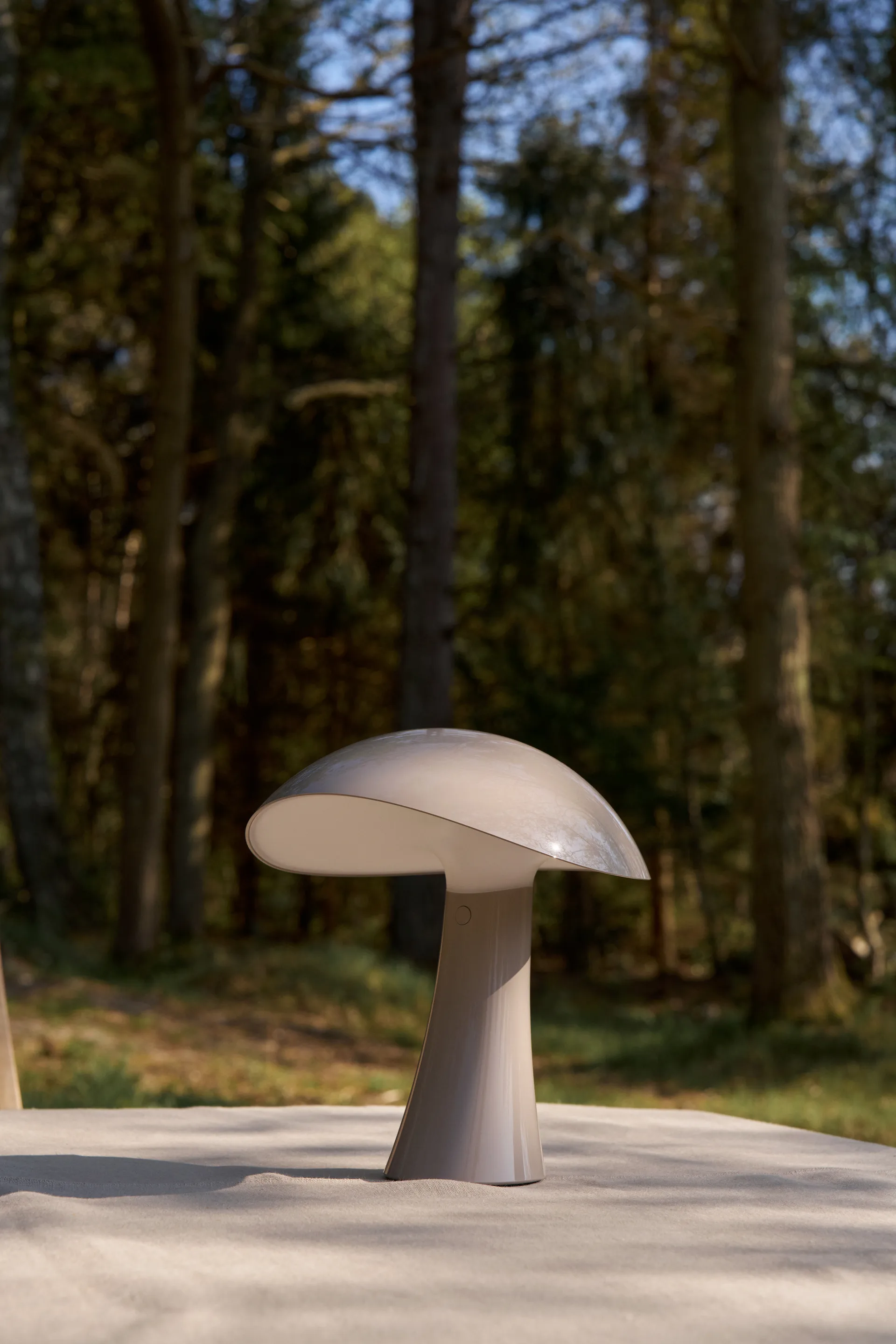 Lampa przenośna Rumee 220, Earth Grey Louis Poulsen