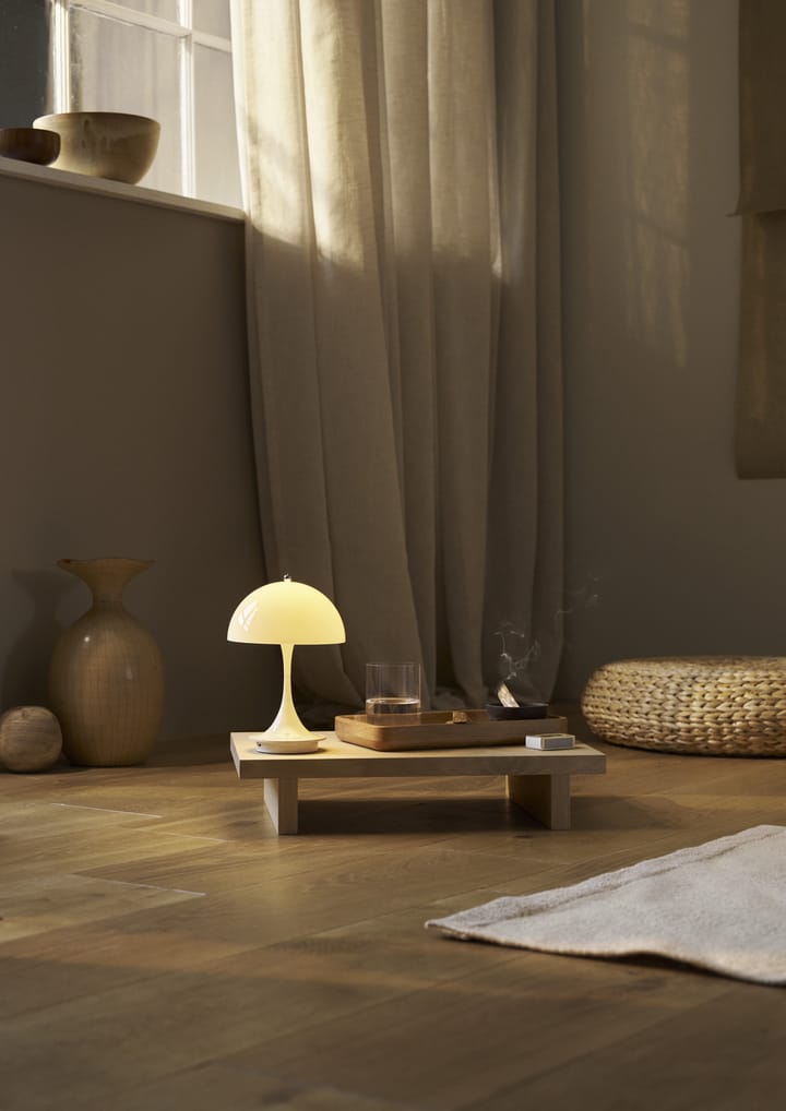 Lampa stołowa Panthella 160 Portable v3, Opal beige Louis Poulsen