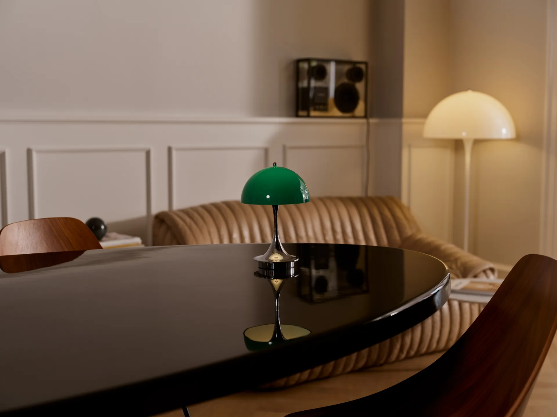 Lampa stołowa Panthella 160 Portable v3, Original Opal Green Louis Poulsen