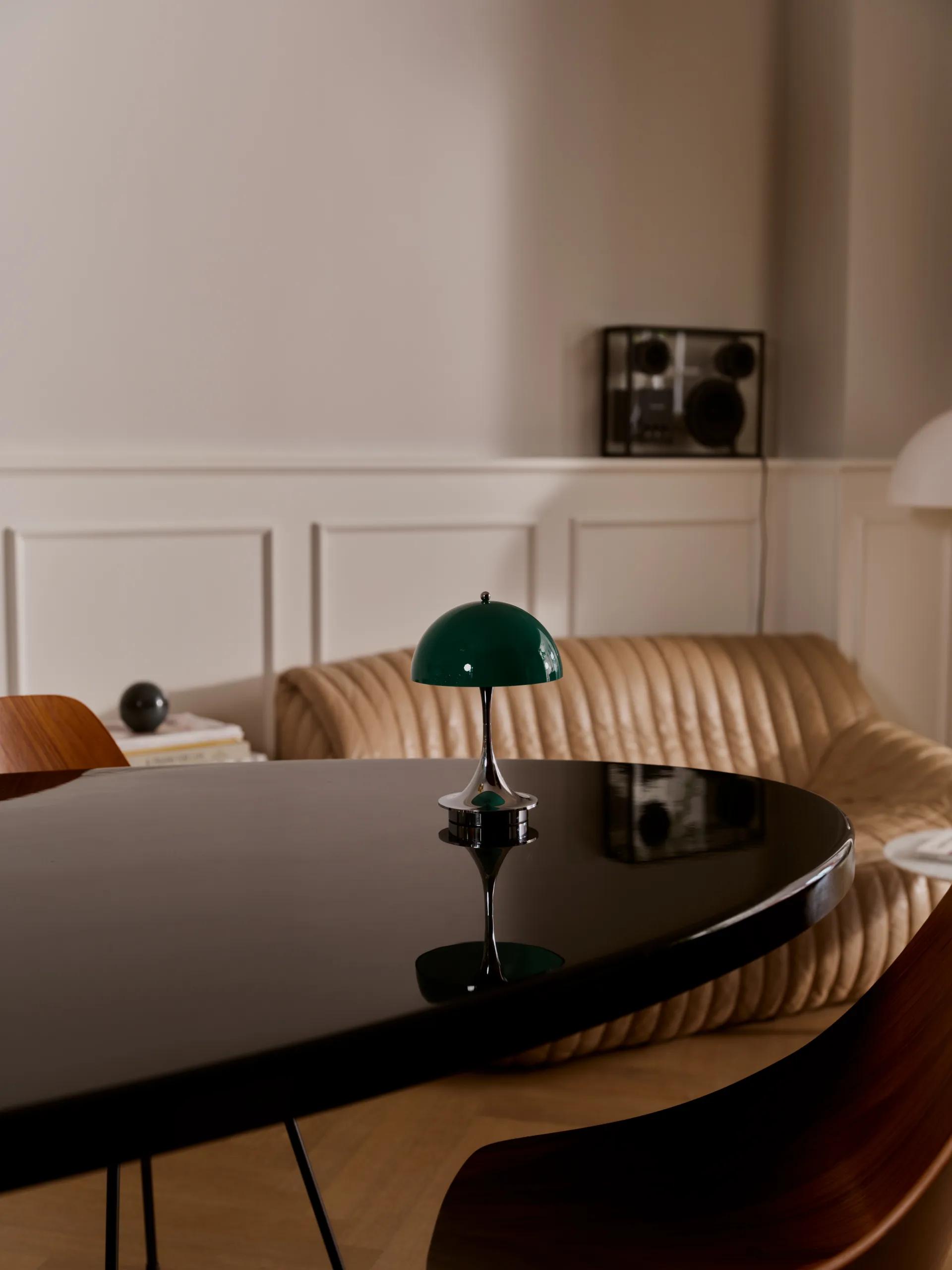 Lampa stołowa Panthella 160 Portable v3, Original Opal Green Louis Poulsen