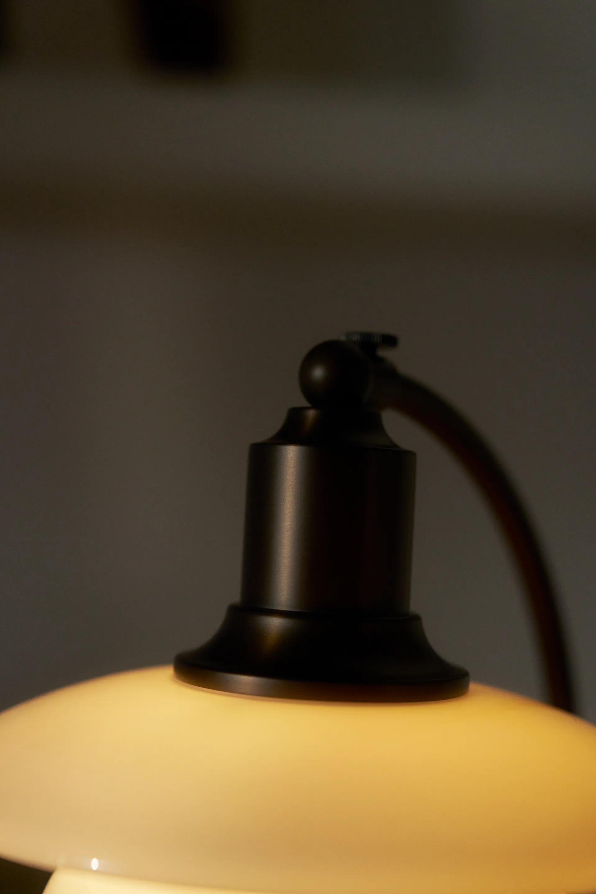 Lampa stołowa PH 2/2 Luna, Aged brass-szkło opalowe Louis Poulsen