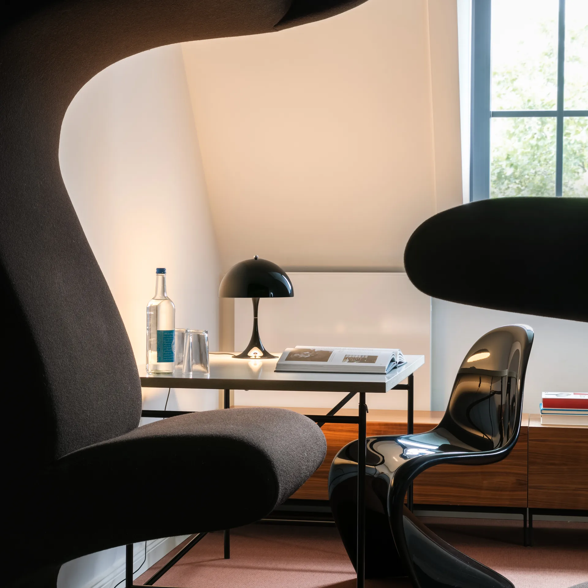 Lampa stołowa przenośna Panthella 250, Czarny Louis Poulsen