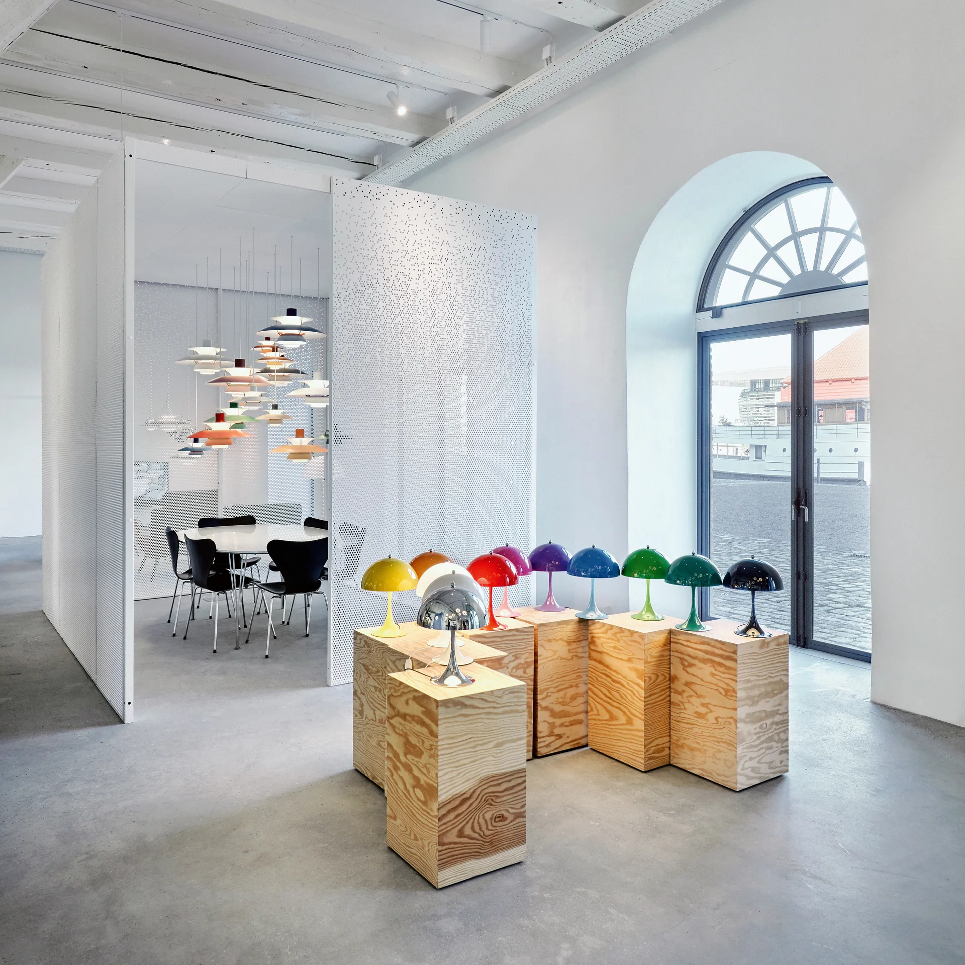 Lampa stołowa przenośna Panthella 250, Czarny Louis Poulsen