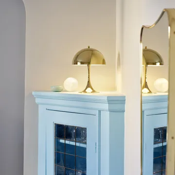 Lampa stołowa przenośna Panthella 250 - Szaryopalowy akryl - Louis Poulsen