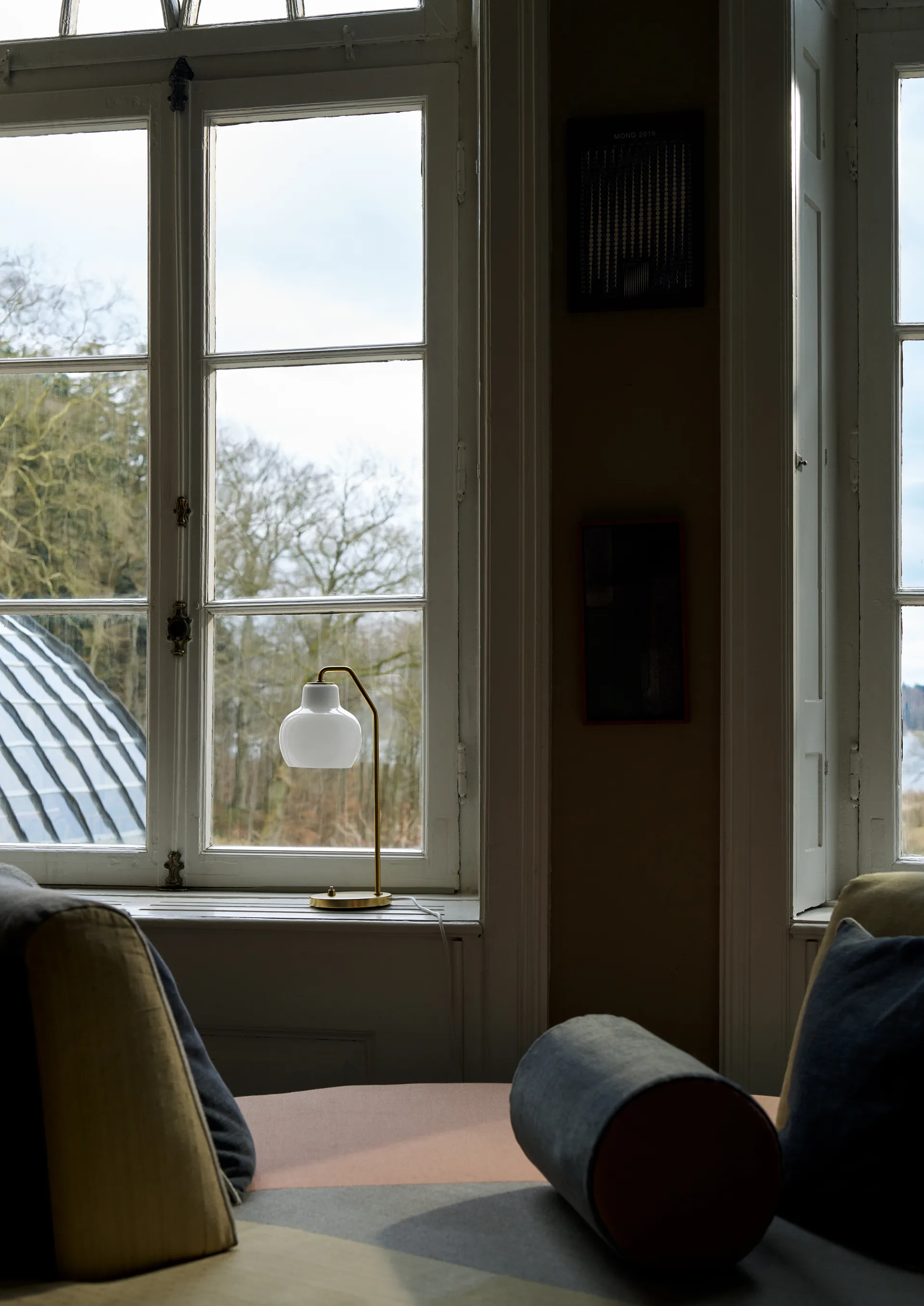 Lampa stołowa VL Ring Crown Ø15 cm, Mosiężny-opalowe szkło Louis Poulsen