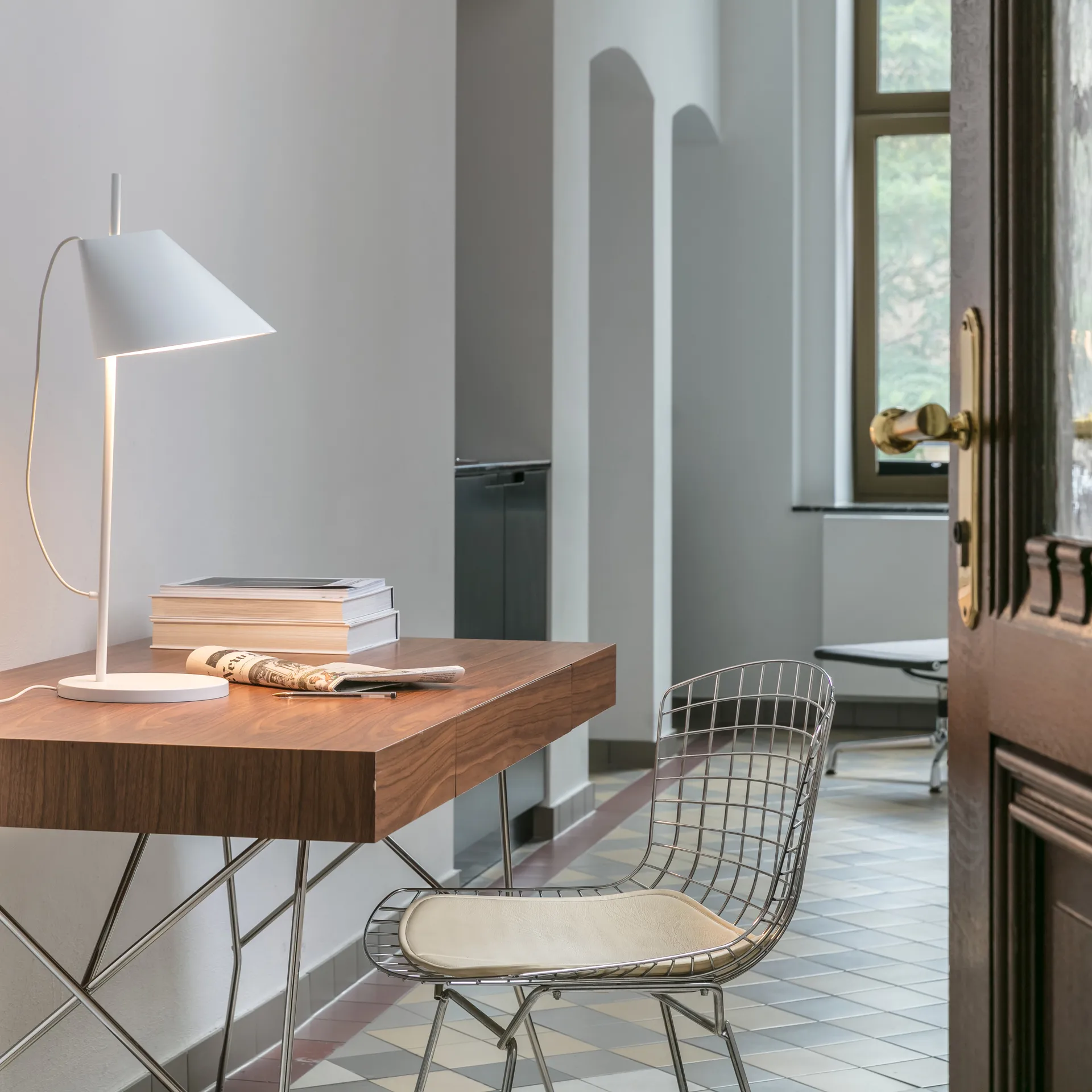 Lampa stołowa Yuh, Biały Louis Poulsen