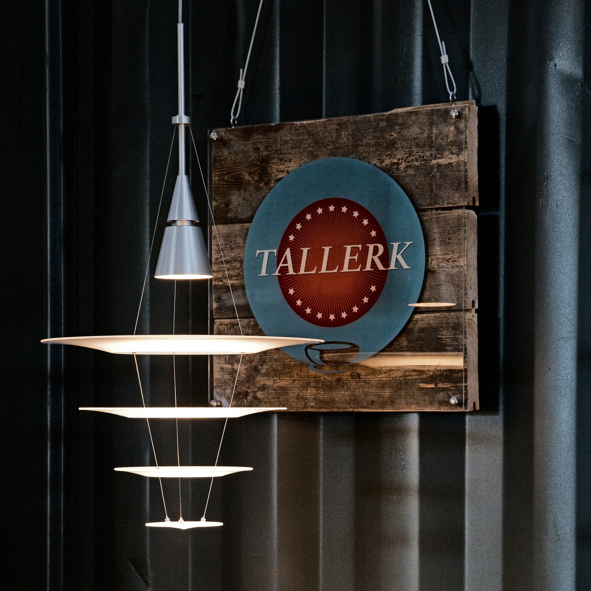 Lampa wisząca Enigma 825, Czarny, LED Louis Poulsen