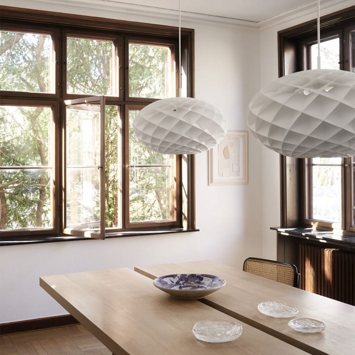 Lampa wisząca Patera Oval, Biały Louis Poulsen