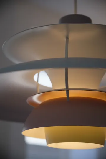 Lampa wisząca PH 5 - Ø500, Pastel-szary ostrygowy-niebieski-róż - Louis Poulsen