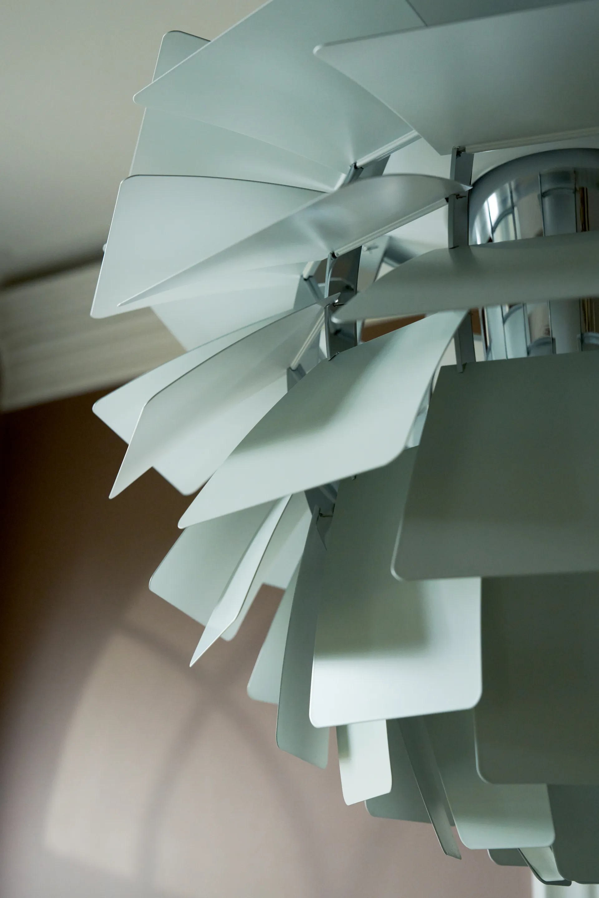 Lampa wisząca PH Artichoke Ø48 cm, Dusty green-high lustre chrome plated Louis Poulsen