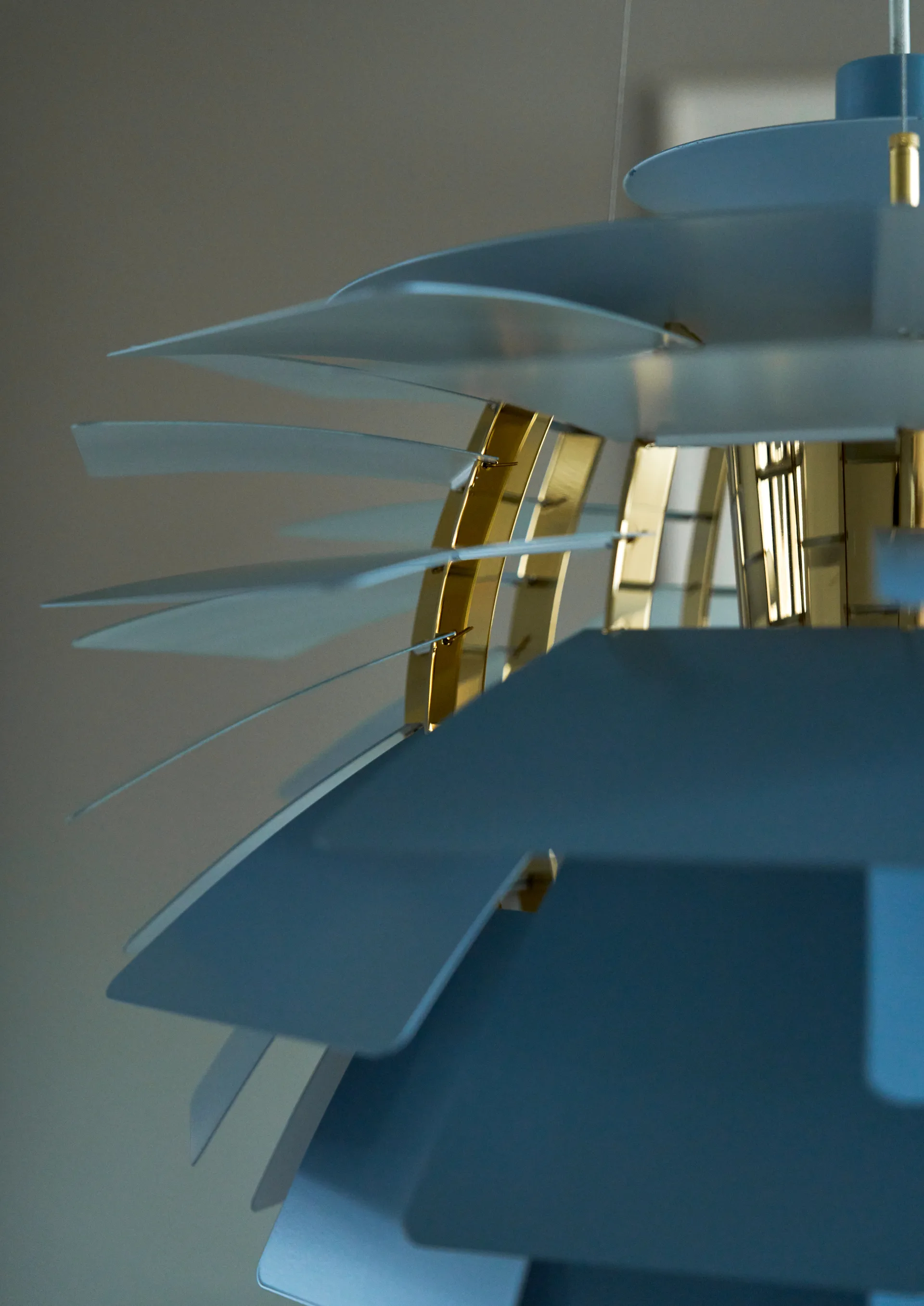 Lampa wisząca PH Artichoke Ø60 cm, Dusty blue-brass metallised Louis Poulsen