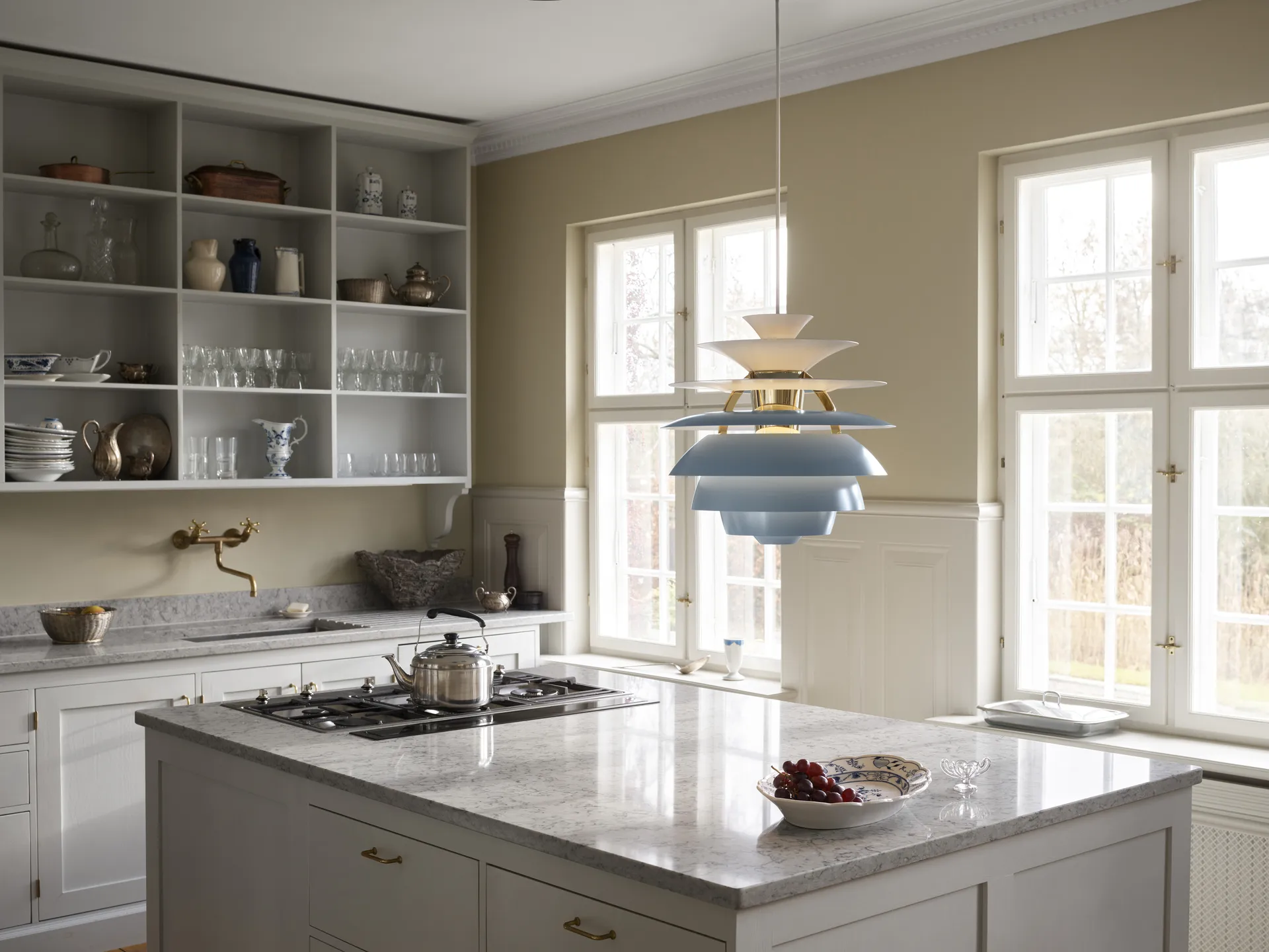 Lampa wisząca PH Snowball, Dusty blue-brass Louis Poulsen