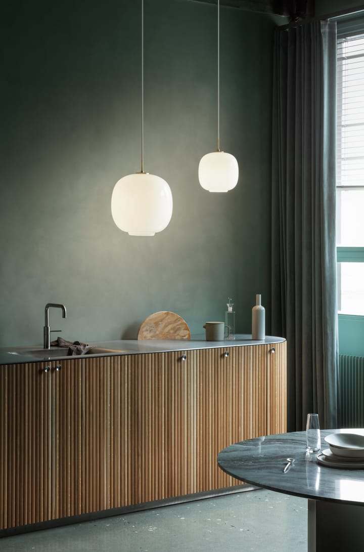 Lampa wisząca VL45 Radiohus Ø17,5 cm, Brass-white opal glass Louis Poulsen