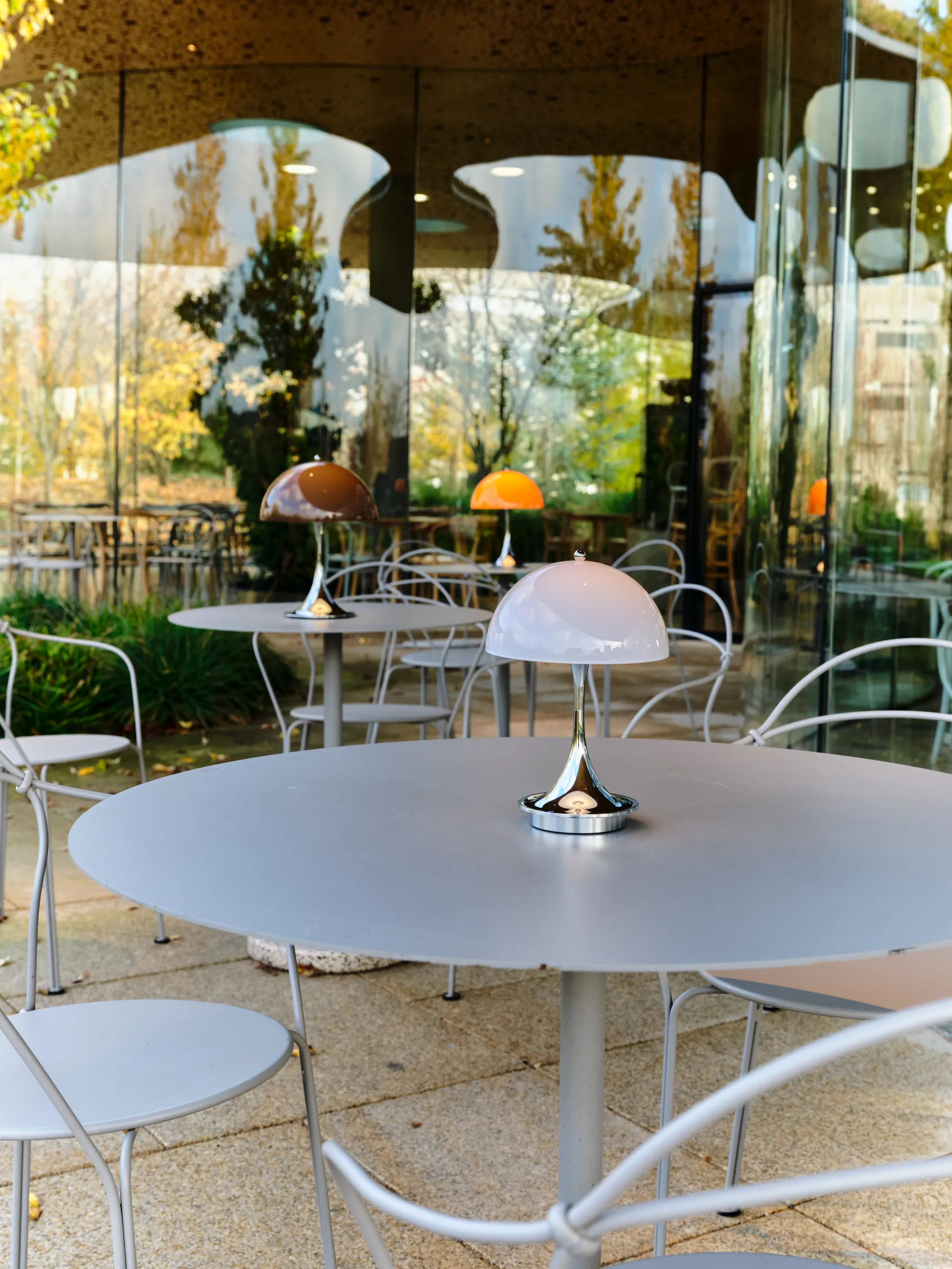 Przenośna lampa stołowa Panthella 250 V3, Original Opal Brown Louis Poulsen