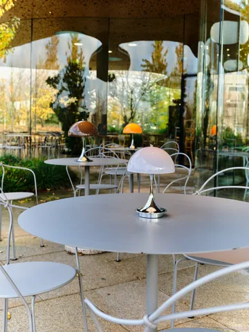 Przenośna lampa stołowa Panthella 250 V3 - Original Opal Brown - Louis Poulsen