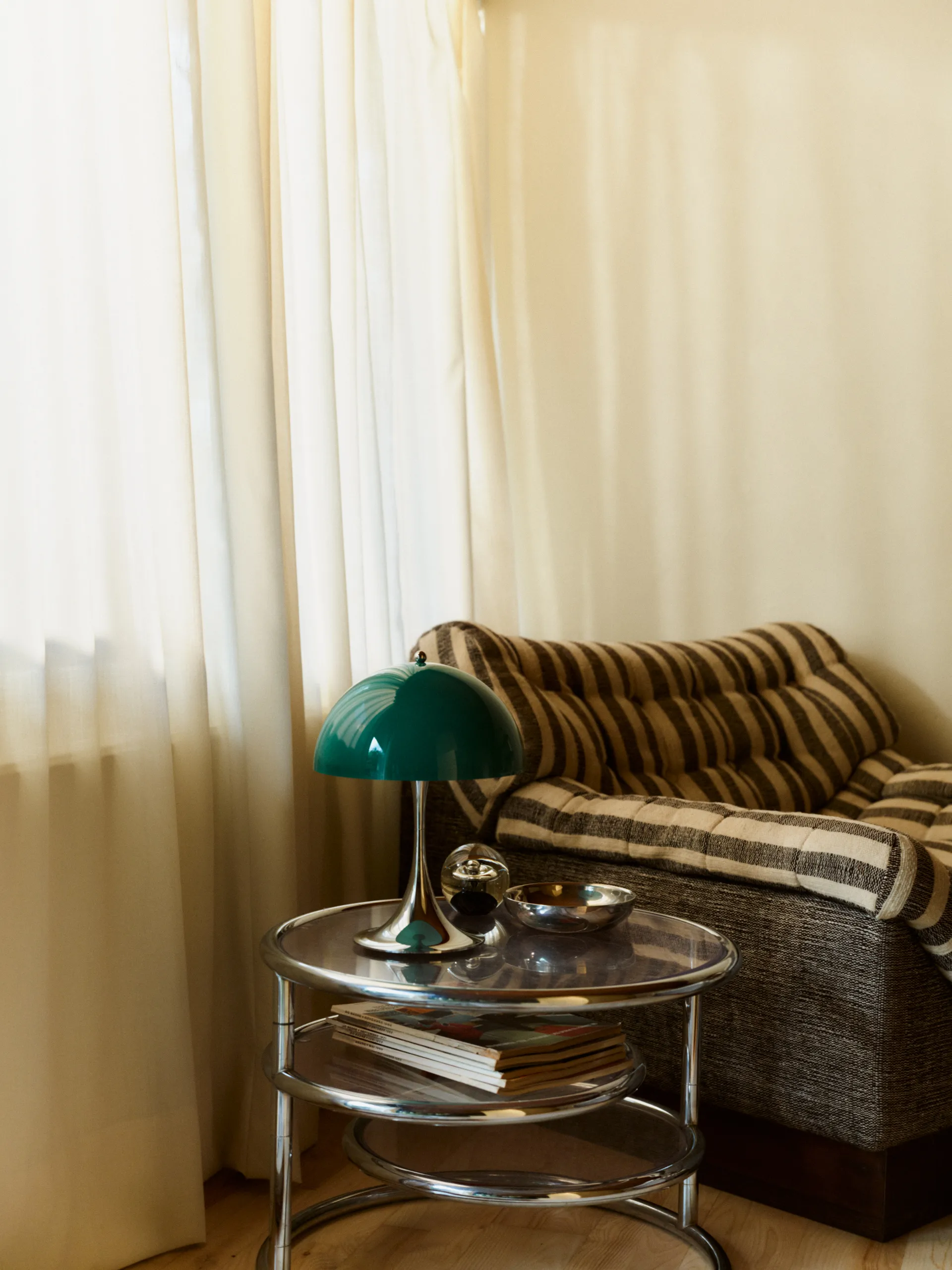 Przenośna lampa stołowa Panthella 250 V3, Original Opal Green Louis Poulsen