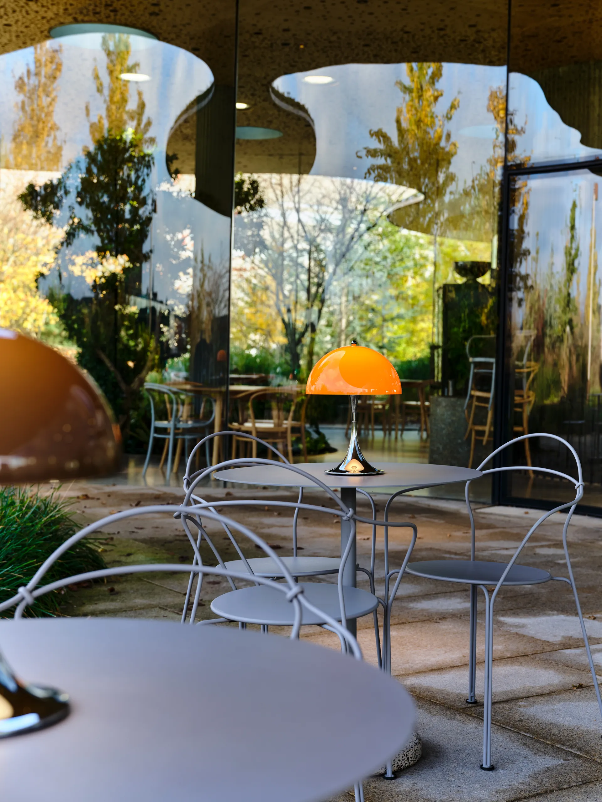 Przenośna lampa stołowa Panthella 250 V3, Original Opal Orange Louis Poulsen