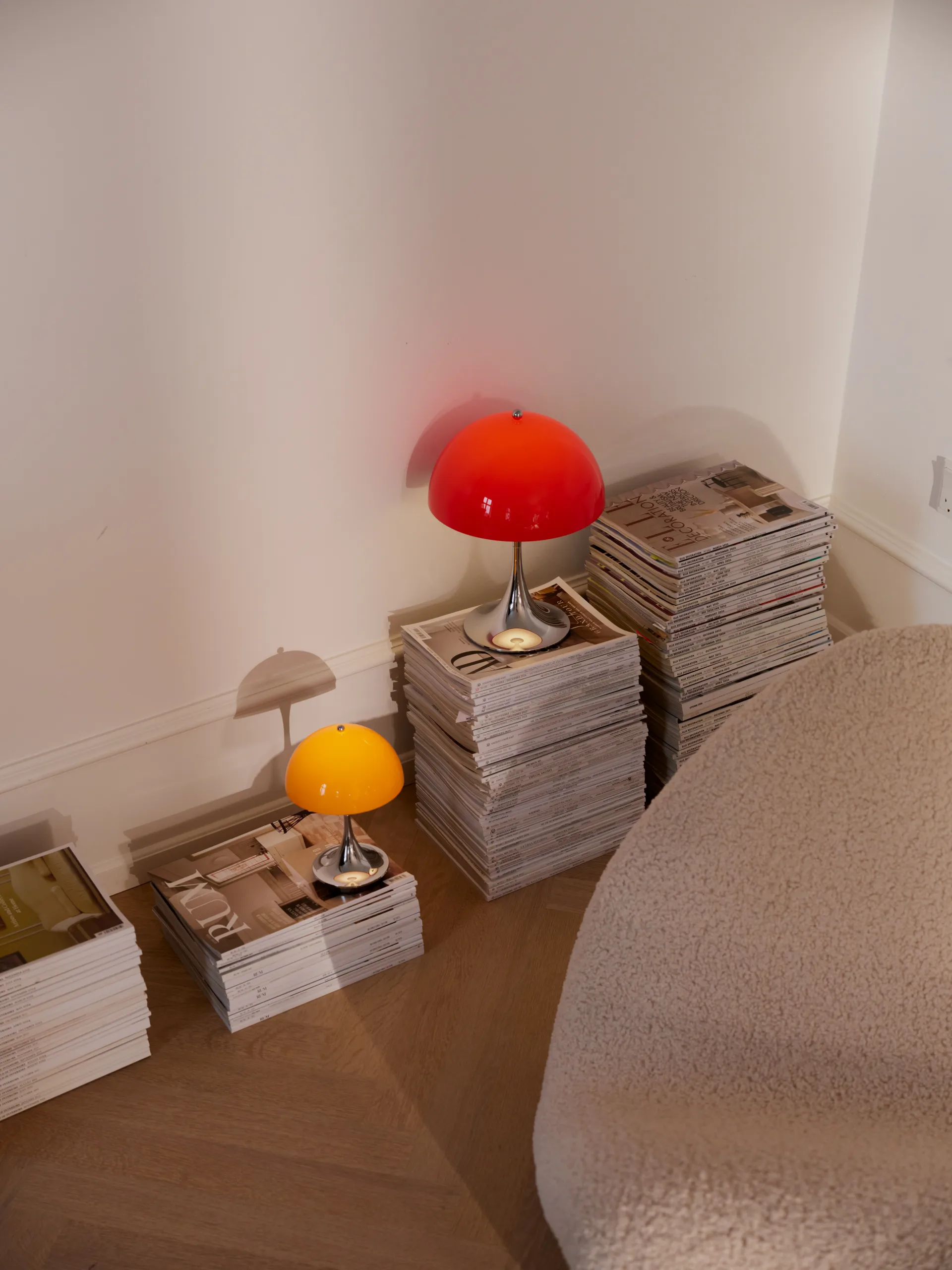 Przenośna lampa stołowa Panthella 250 V3, Original Opal Red Louis Poulsen