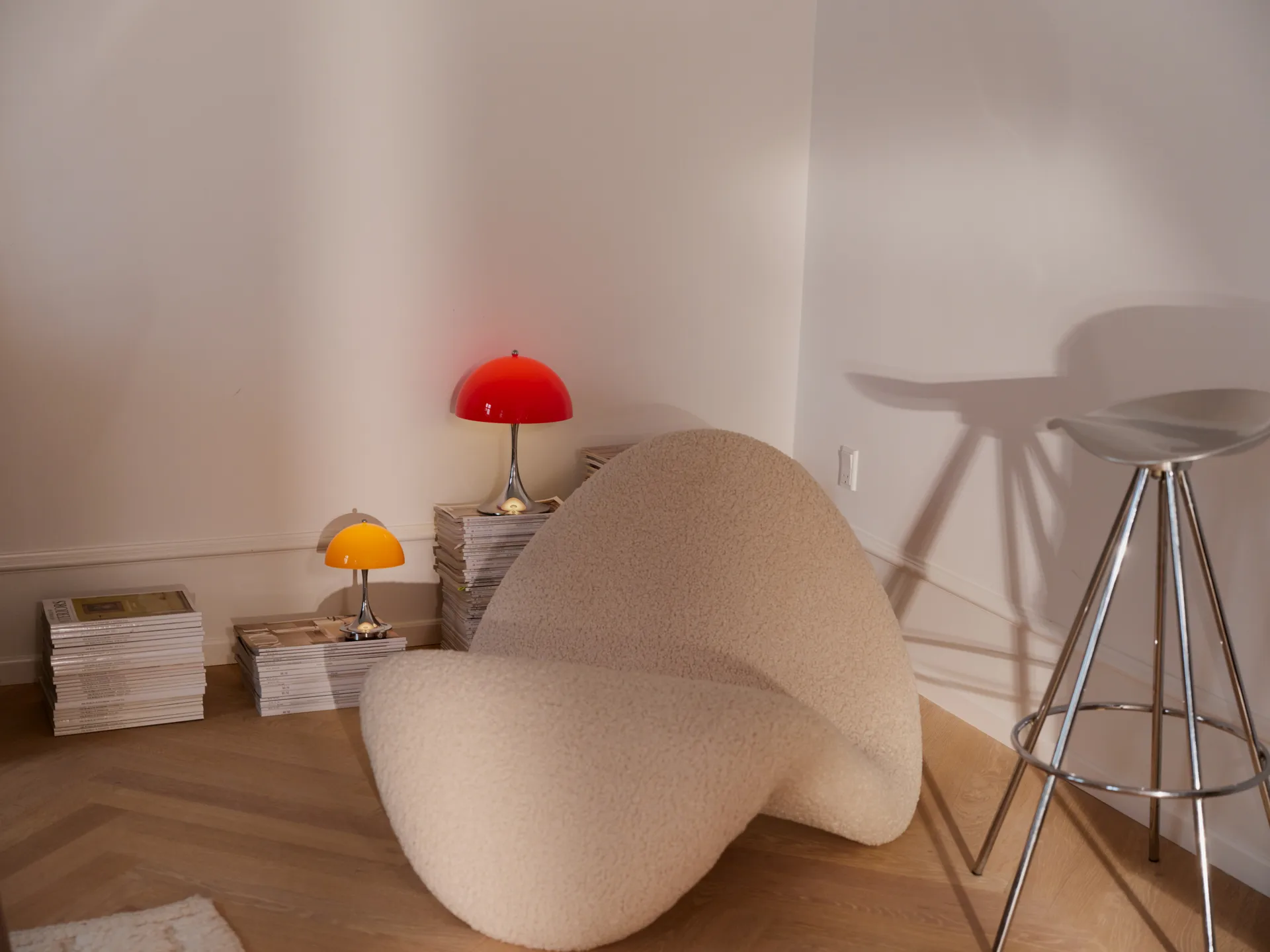 Przenośna lampa stołowa Panthella 250 V3, Original Opal Red Louis Poulsen