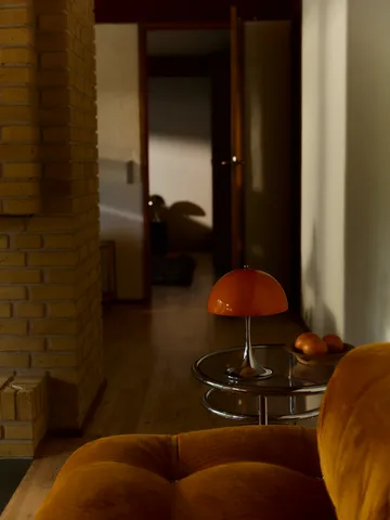 Przenośna lampa stołowa Panthella 250 V3 - Original Opal Red - Louis Poulsen