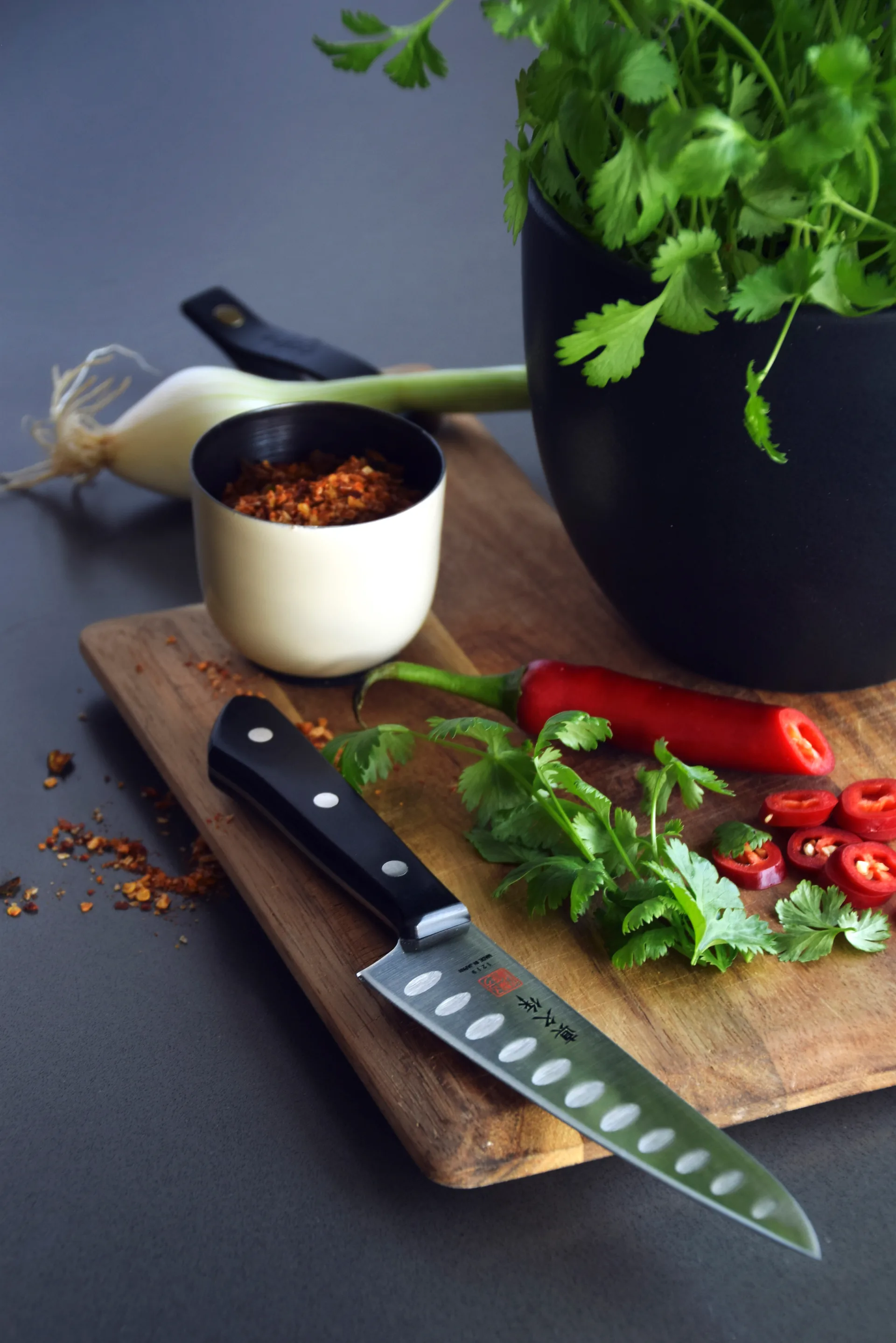 Nóż do warzyw Mac z otworami wentylacyjnymi, 13 cm MAC