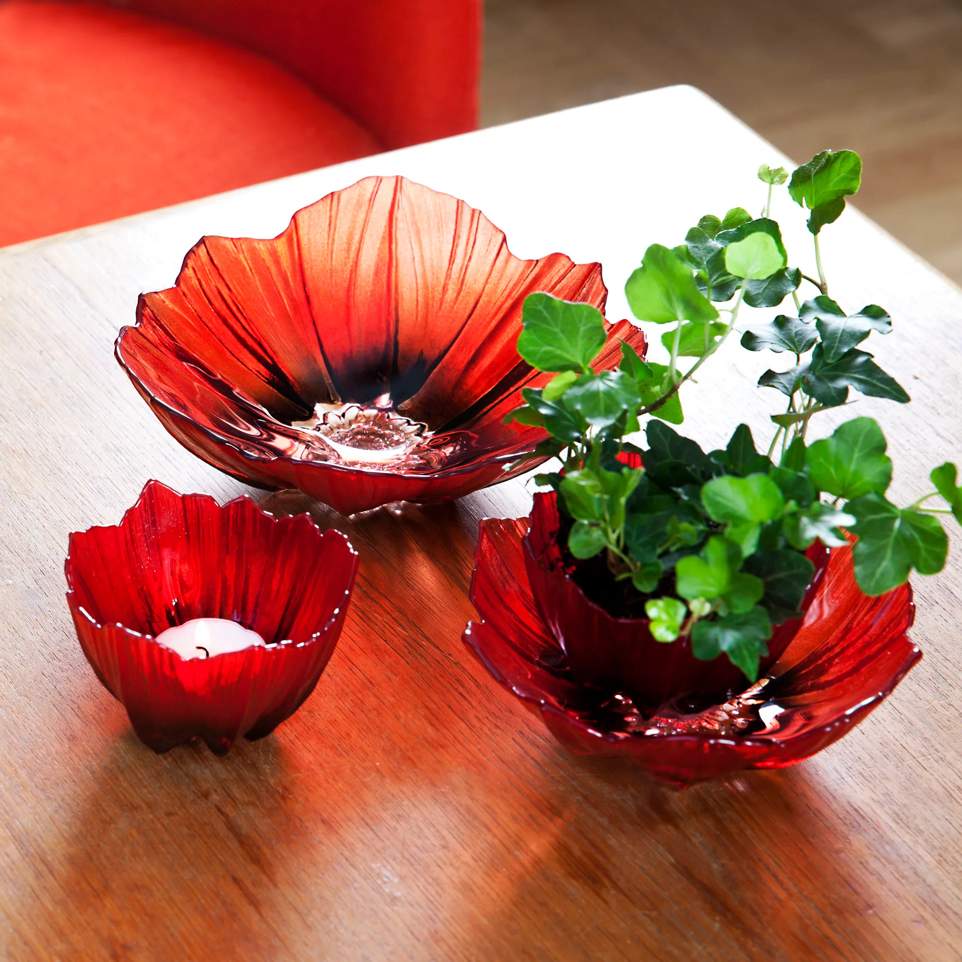 Świecznik Poppy, Czerwono-czarny Målerås Glasbruk