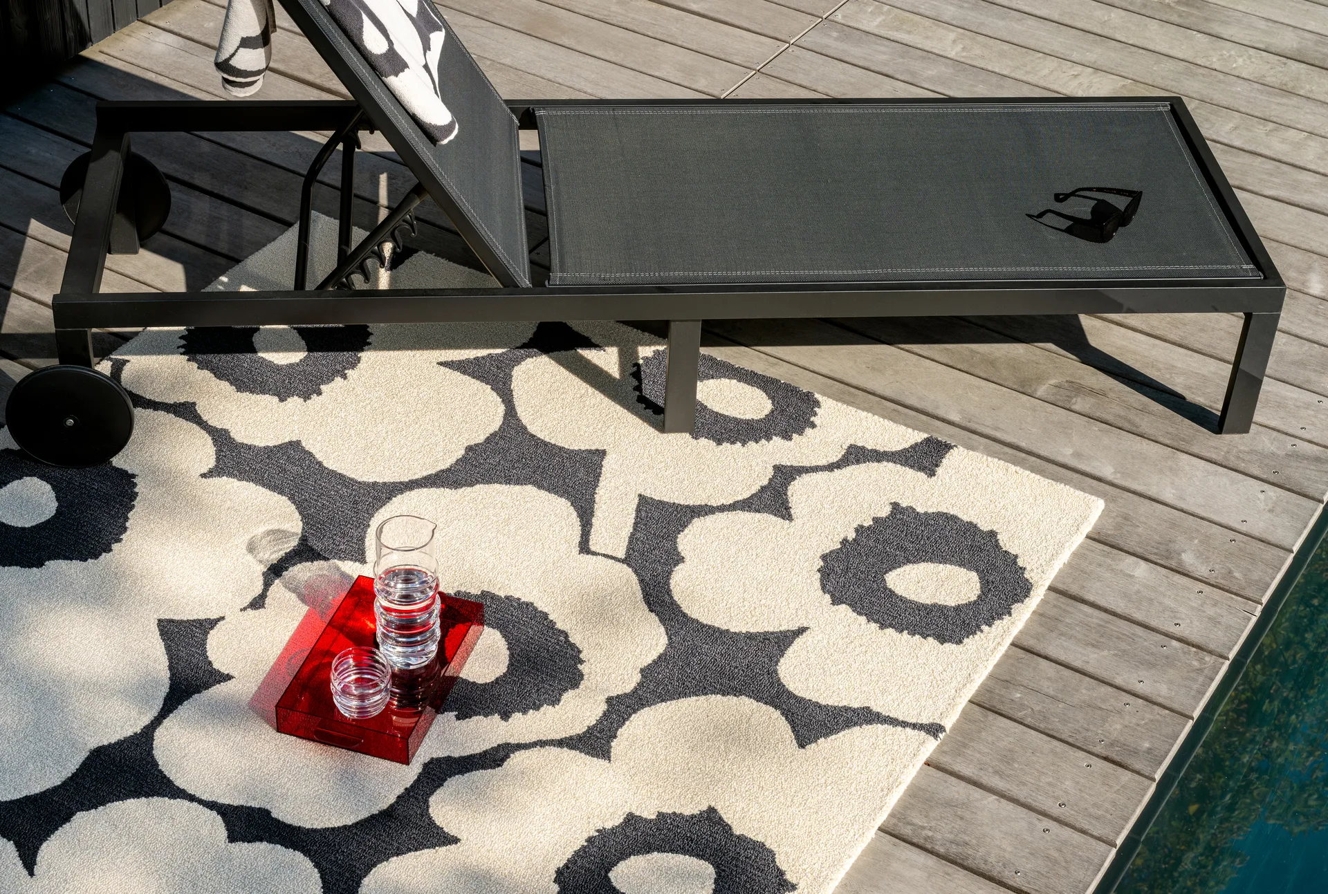 Dywan Unikko outdoor, Charcoal-white, 140x200 cm Marimekko