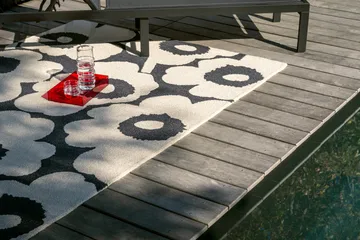 Dywan Unikko outdoor - Charcoal-white, 140x200 cm - Marimekko