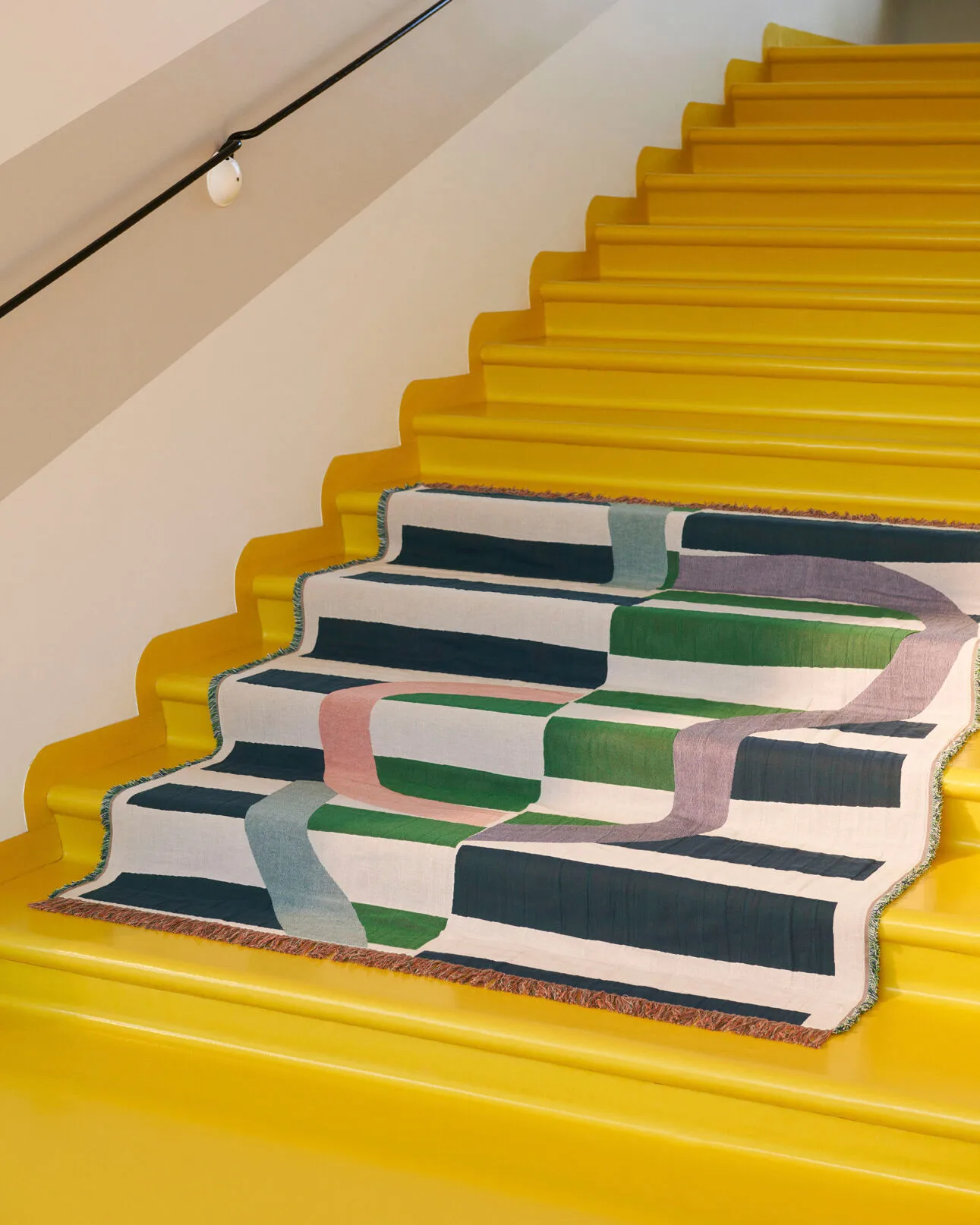 Koc Siirto jacquard 140x180 cm, Powder-d. blue-l. blue-coral Marimekko