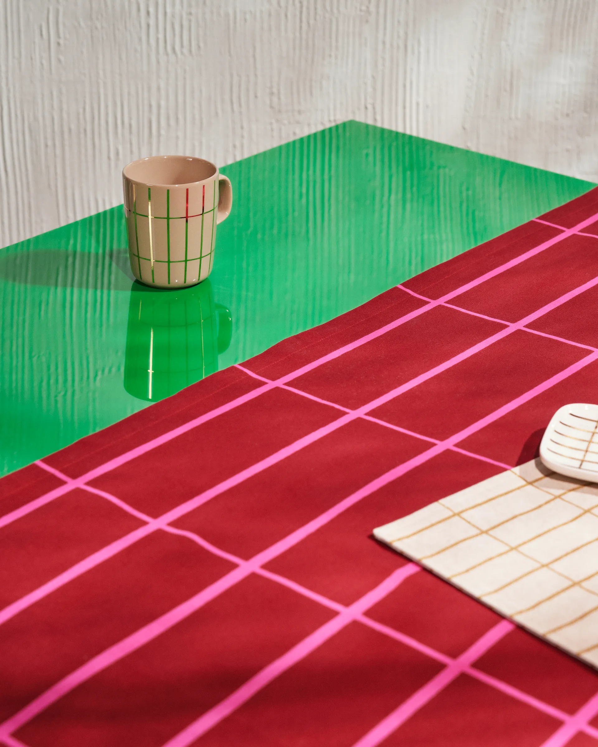 Kubek Tiiliskivi metal 250 ml, Beżowy-złoty Marimekko