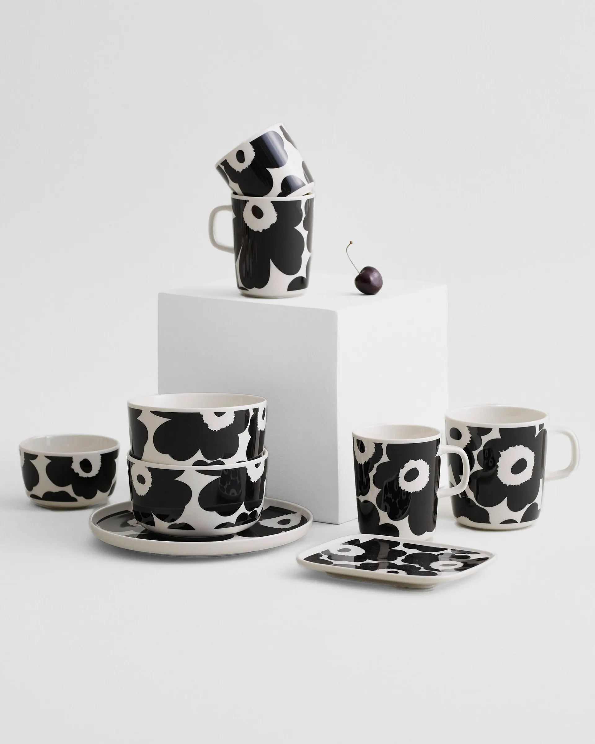 Kubek Unikko 400 ml, Biało-czarny Marimekko