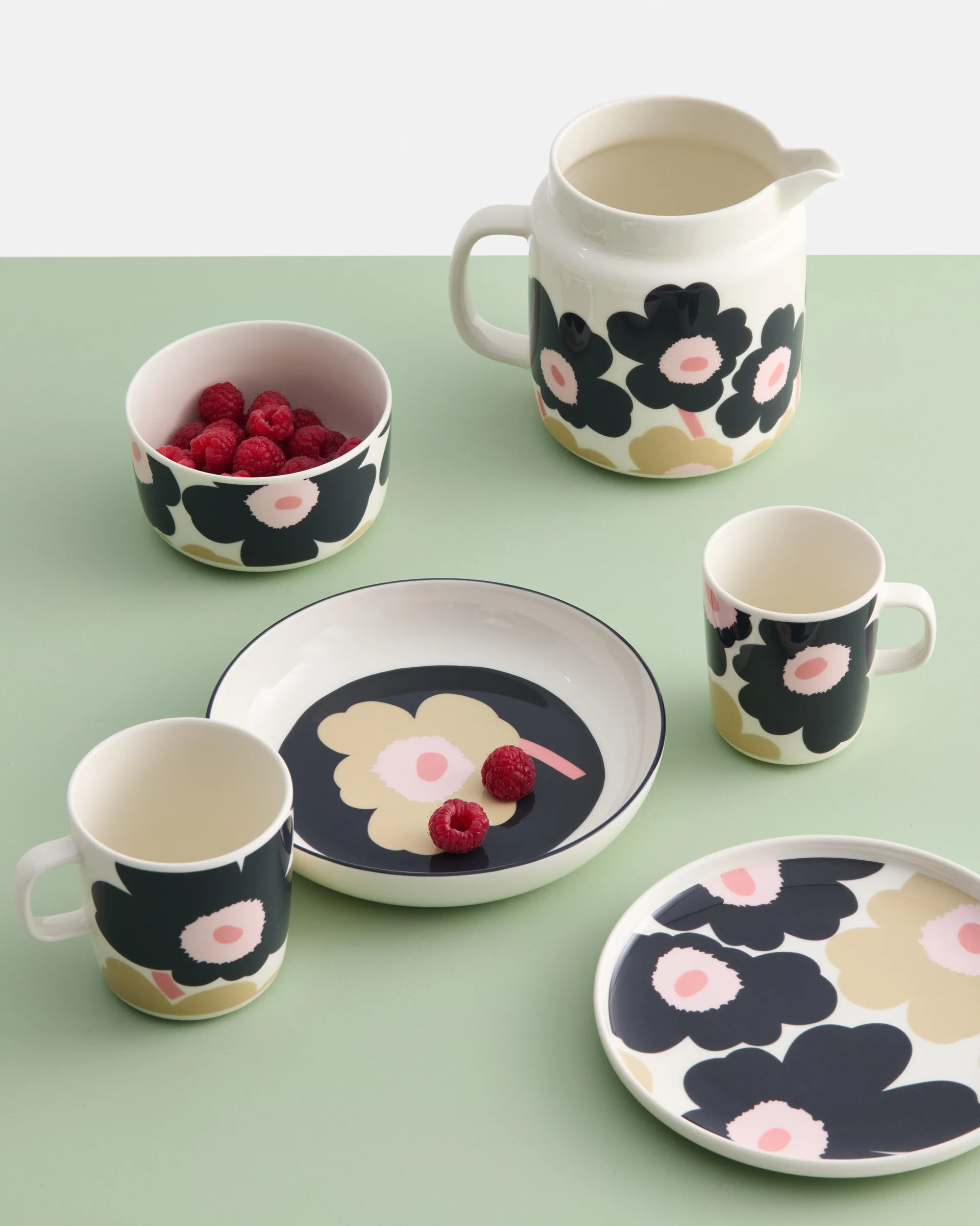 Talerz Unikko Ø20,5 cm, Off white-charcoal-sand-pink Marimekko
