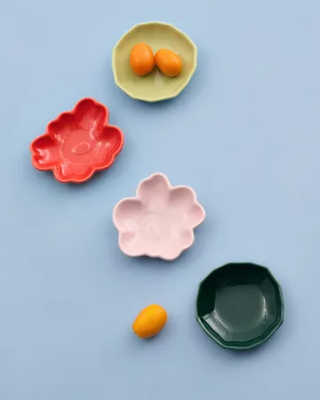 Zestaw talerzy Unikko & Kivet Shape, 4 części - Pink-pear-red-dark green - Marimekko