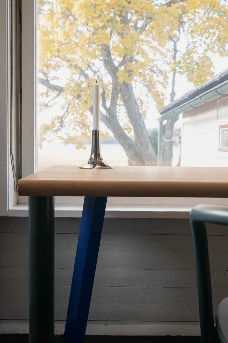 Biurko Homework 140x60 cm, Jesion bejcowany na czarno Massproductions