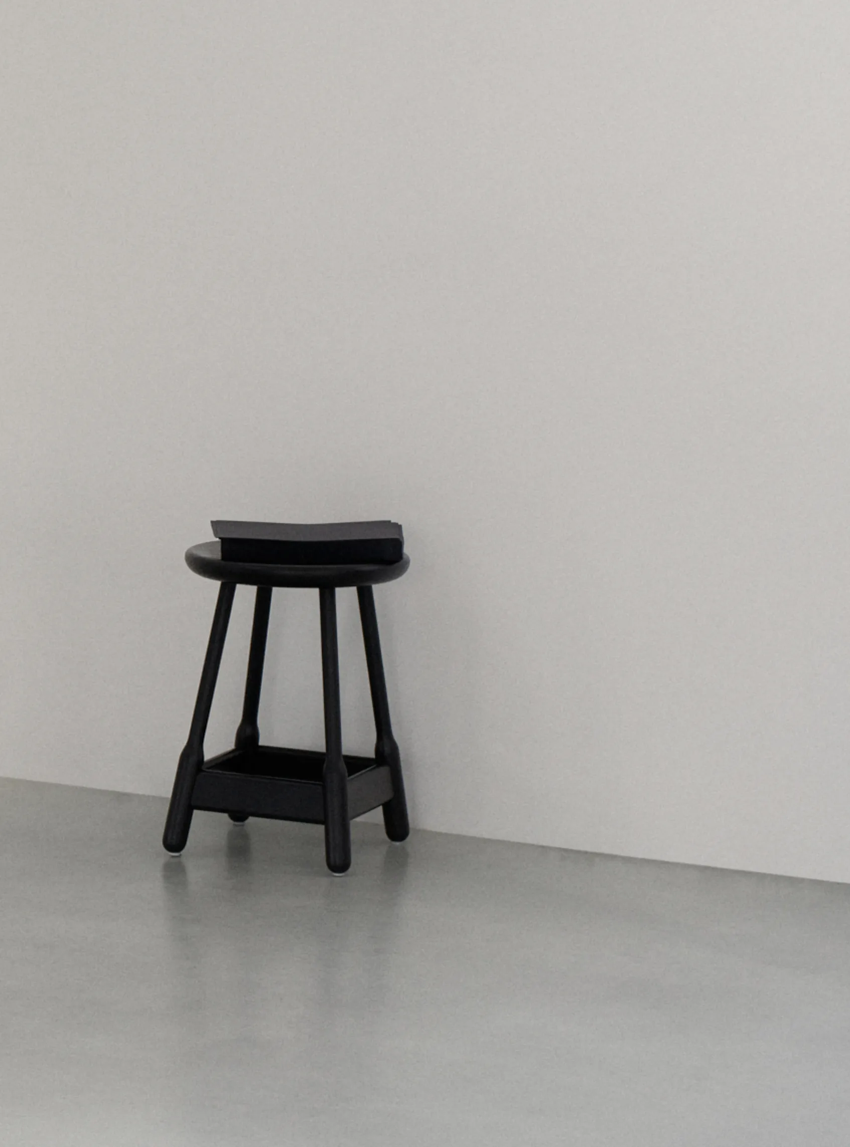 Stołek barowy 50 cm, Dąb bejcowany na czarno Massproductions