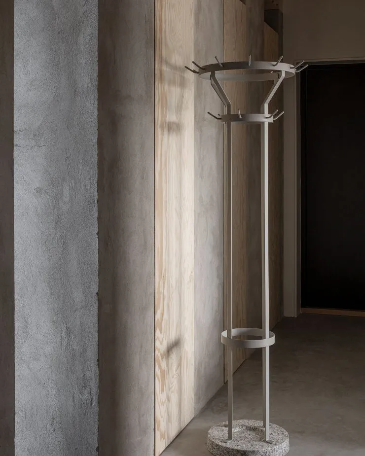 Wieszak na ubrania Marcel, Stone grey Massproductions