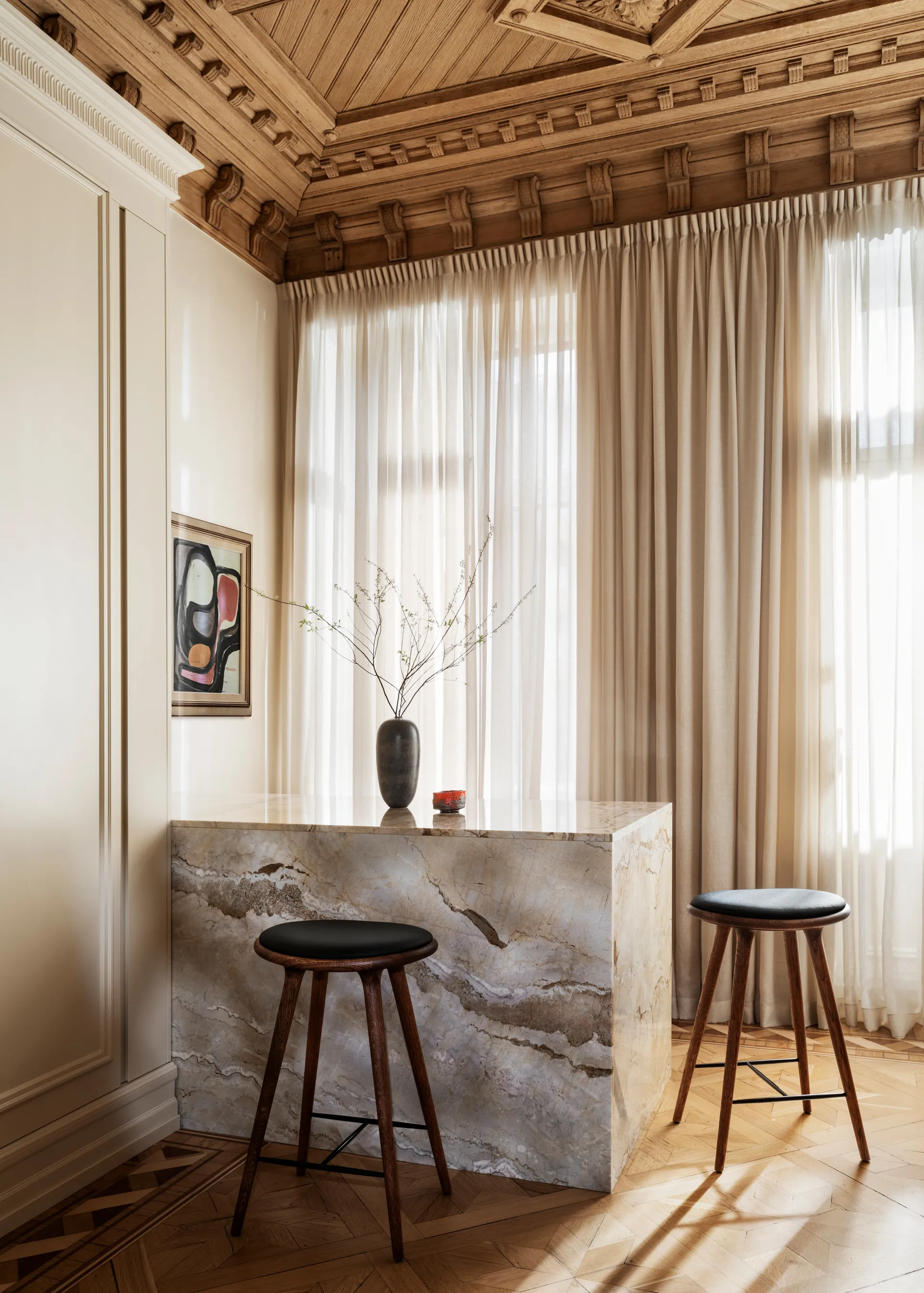 High stool krzesło barowe Mater niskie 69 cm, skóra czarna, dąb sirka grey Mater