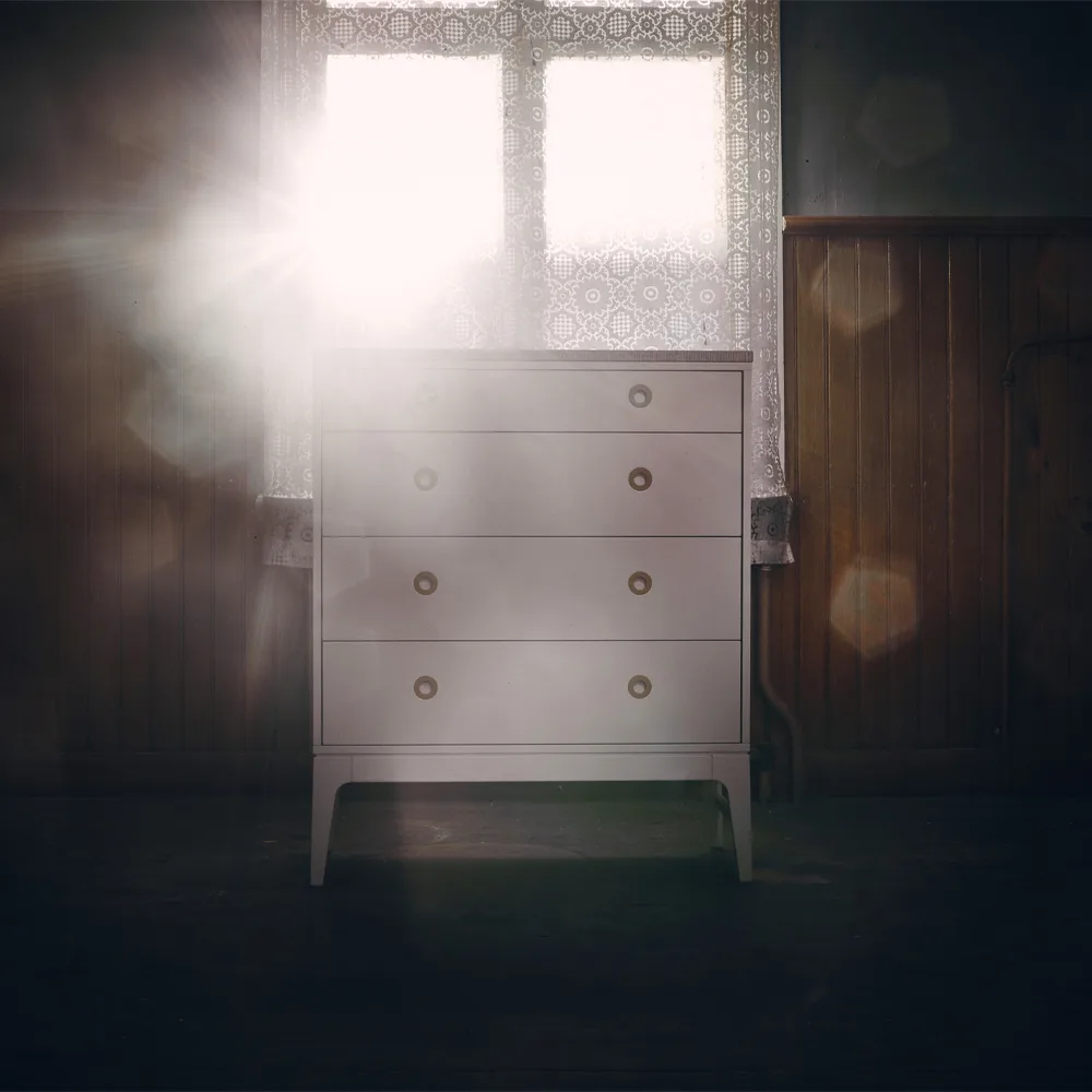 Komoda Höllviken, dąb biały pigment, 4 szuflady Mavis