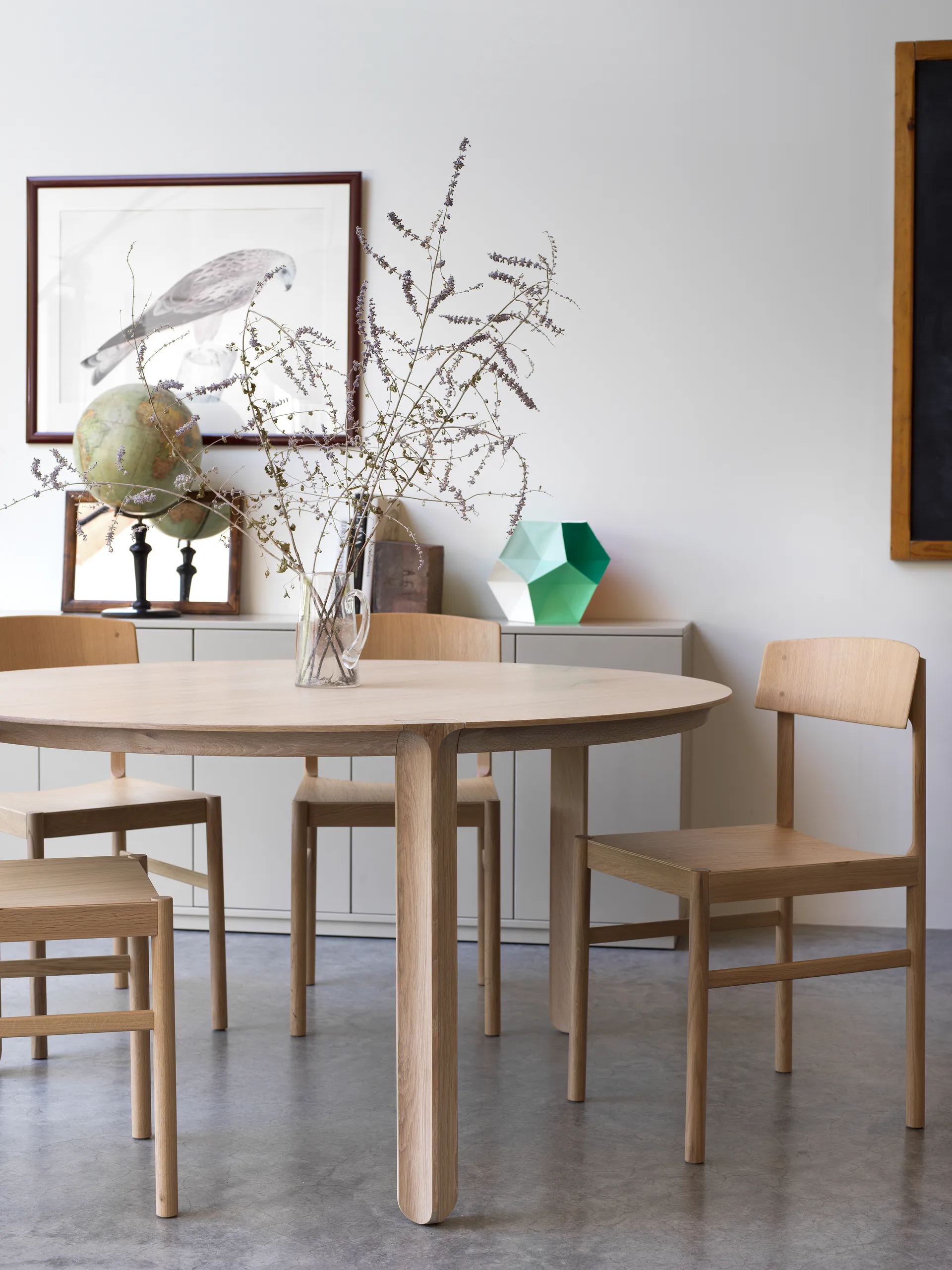 Stół do jadalni Amora, okrągły, dąb bielony woskowany Mavis