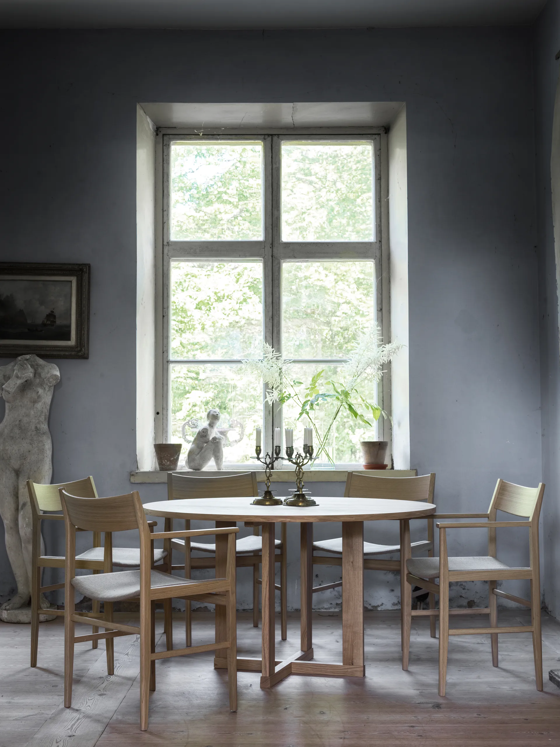 Stół do jadalni Arv ⌀130 cm, Dębowy, matowy lakierowany bielony Mavis