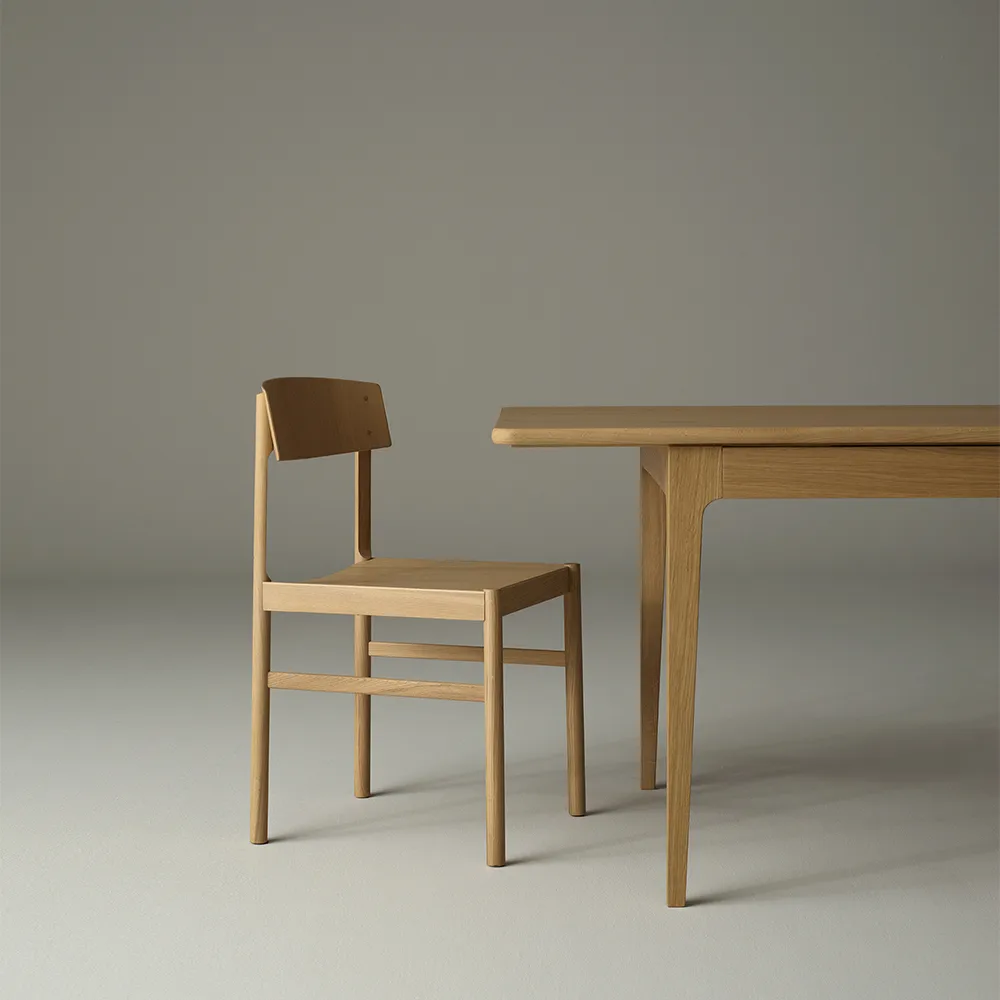 Stół do jadalni Höllviken, dąb, biały pigment, matowy lakier, 2 wkładki, beżowe MDF á 50 cm Mavis