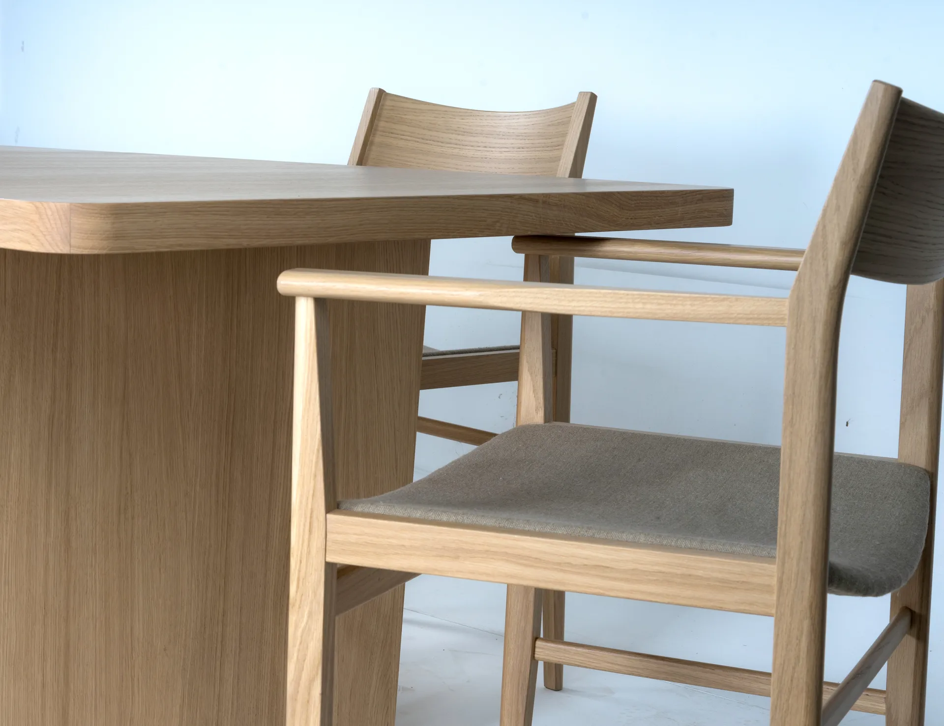 Stół do jadalni Vaud, Dęb bielony, 2 wkładki Mavis