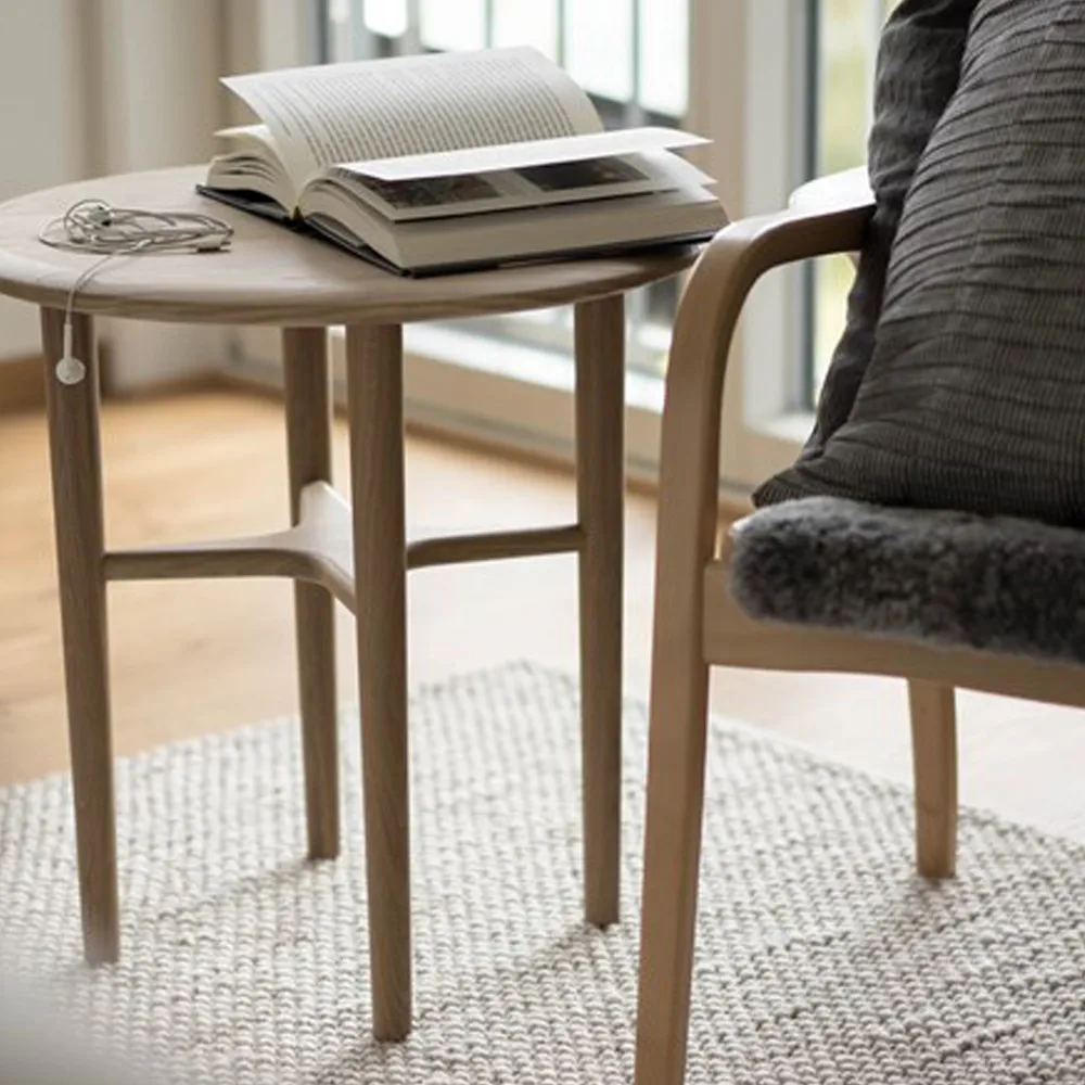 Stolik boczny Crest, dąb bielony, lakier bezbarwny Mavis