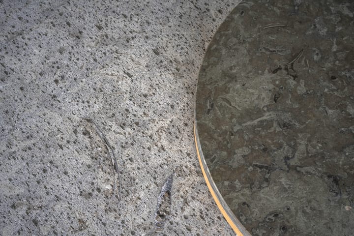 Stolik boczny Dondo dąb bielony Ø45 cm, Polerowany wapień Mavis
