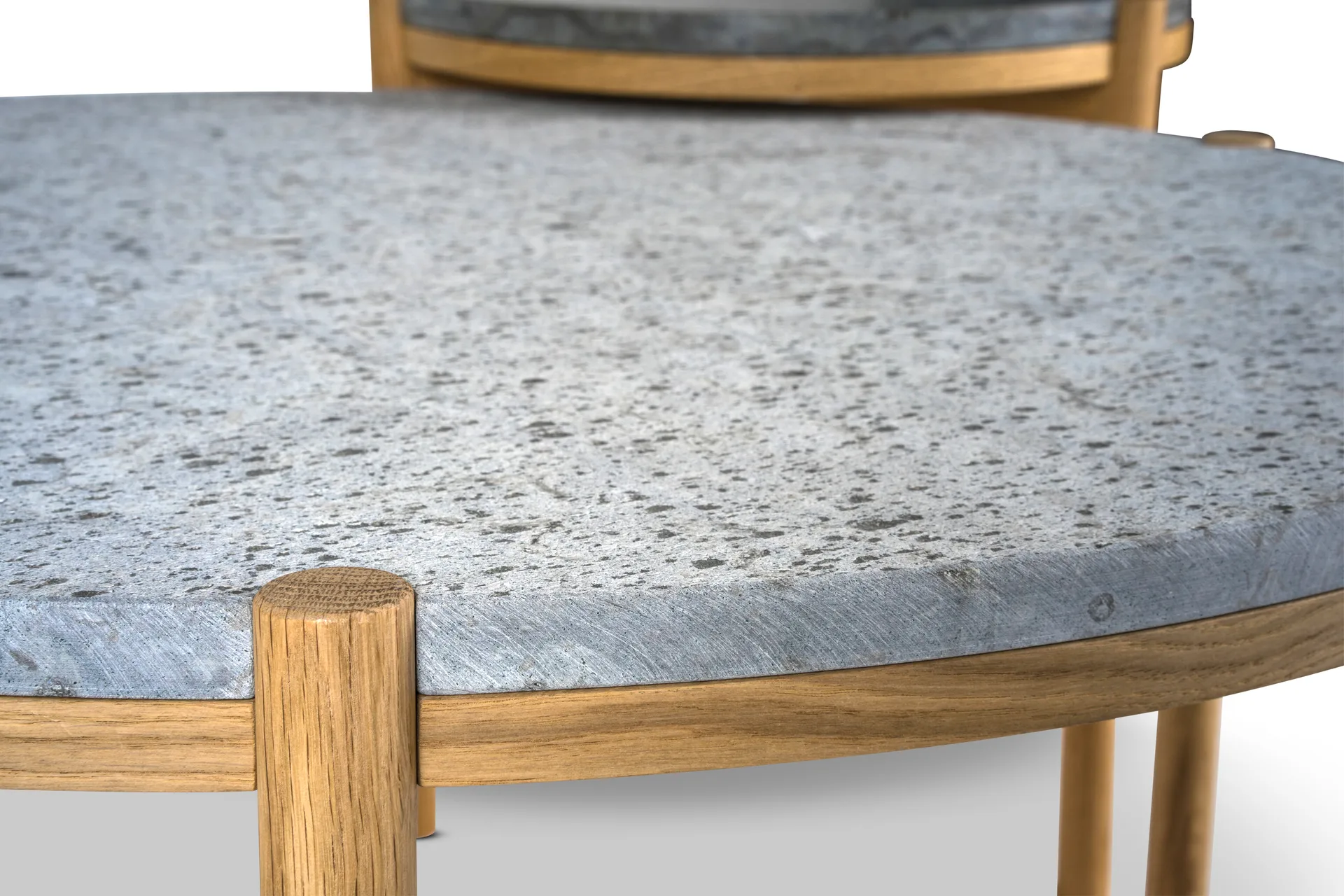 Stolik boczny Dondo dąb bielony Ø80 cm, Gładki wapień Mavis