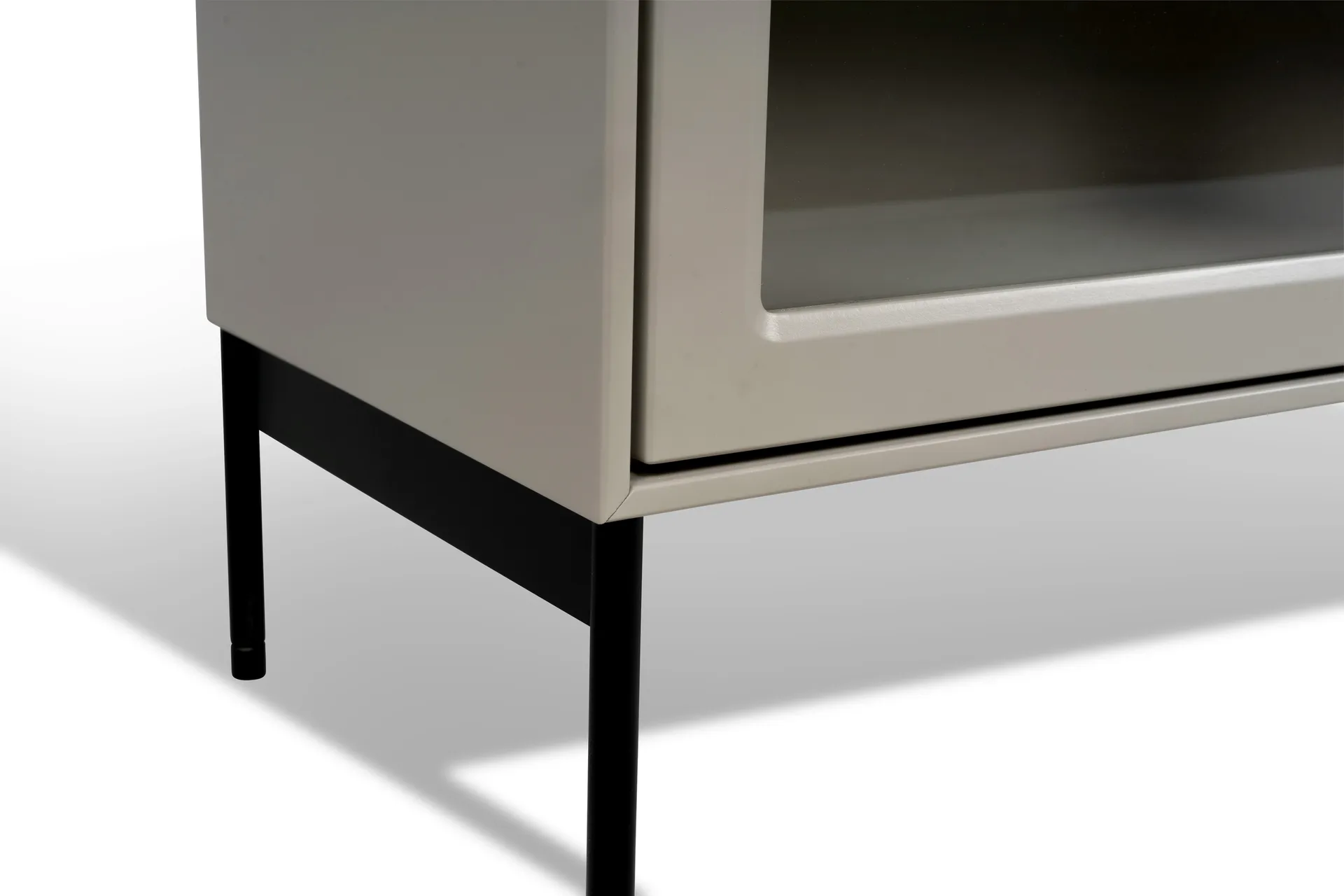 Witryna Volt 130 cm beżowa, Detale w czerni Mavis