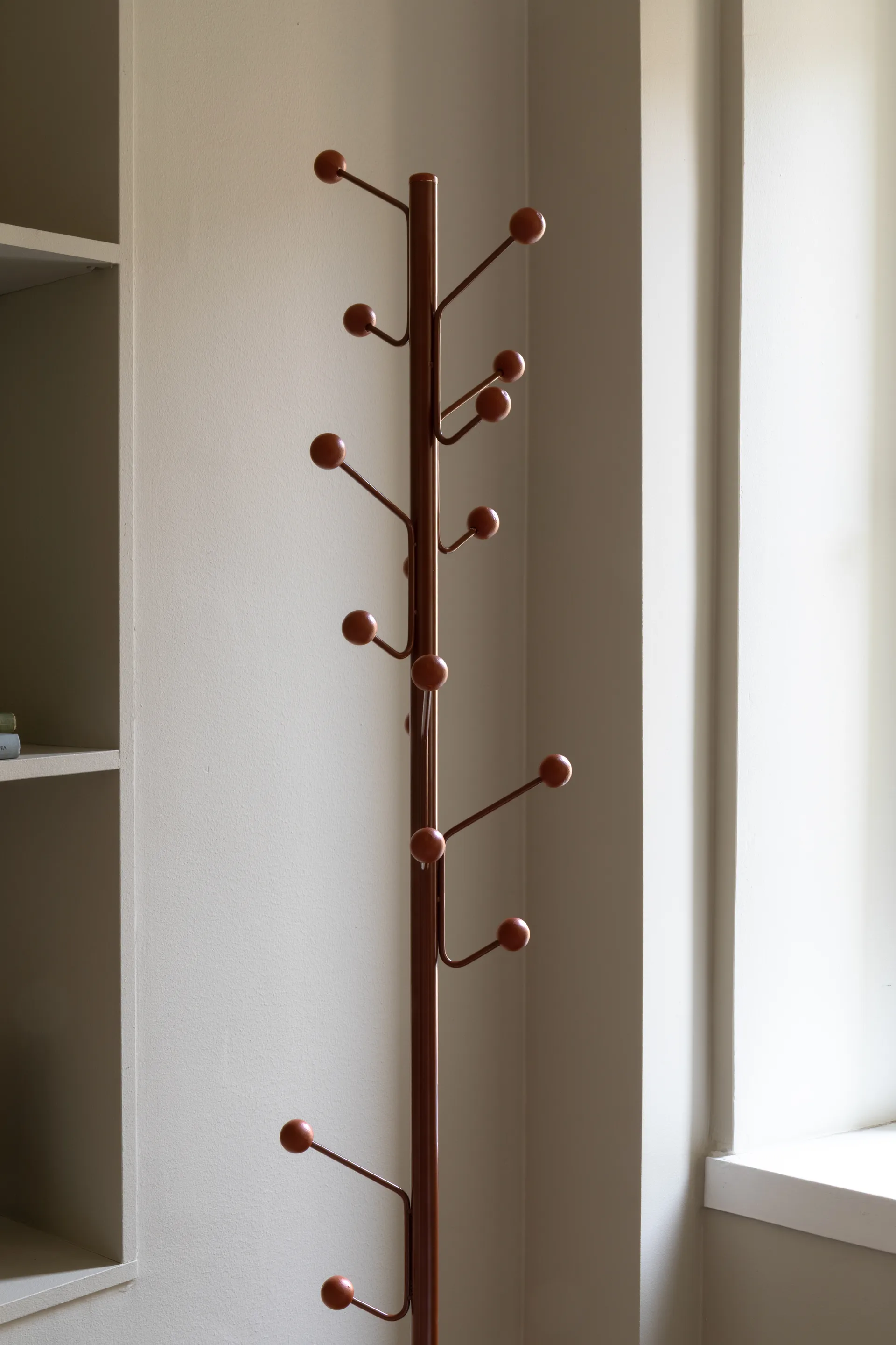 Bill Floor wieszak na ubrania, Cinnamon Maze