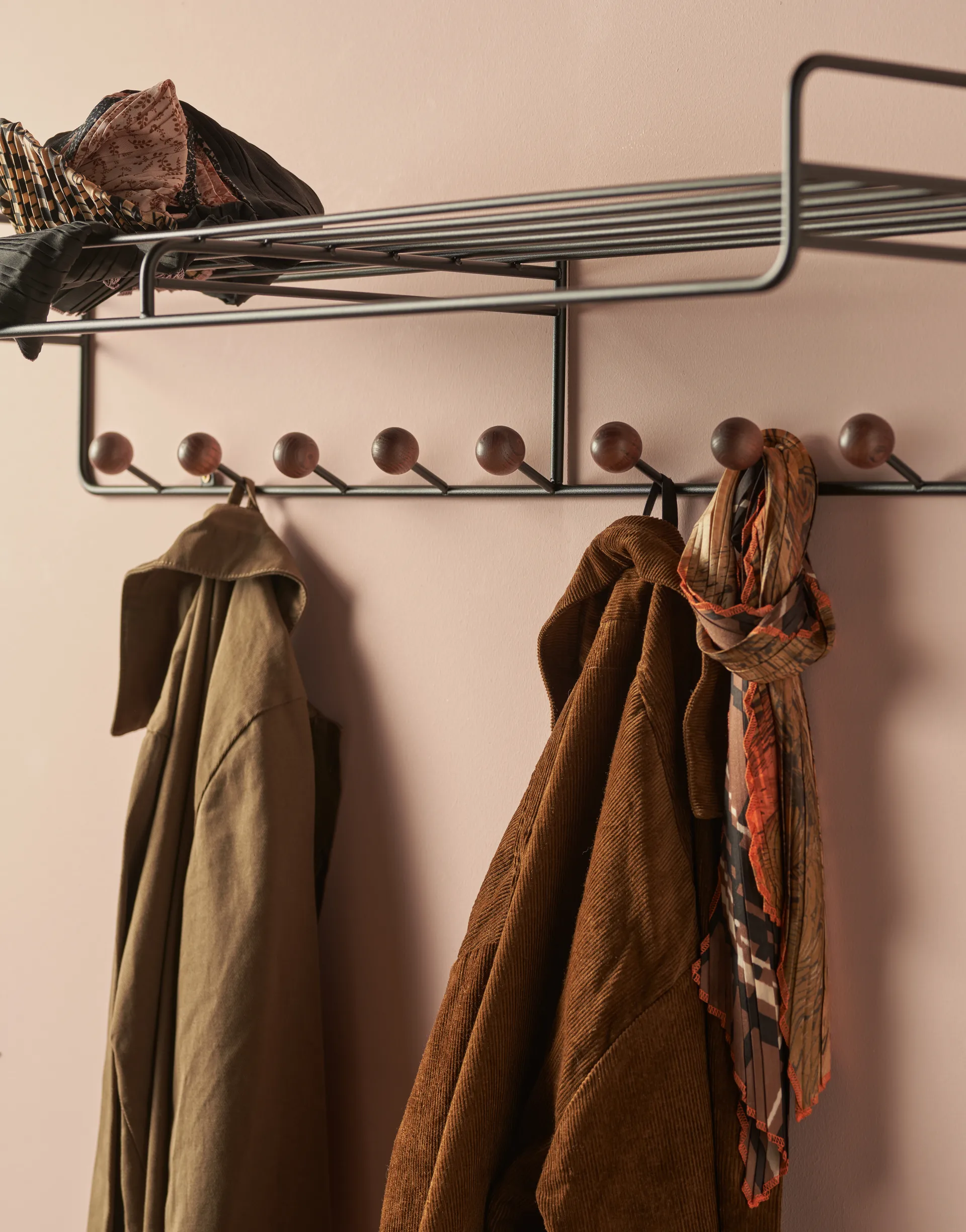 Bill Hat rack L półka na kapelusze, Czarny-ciemnybrązowy Maze